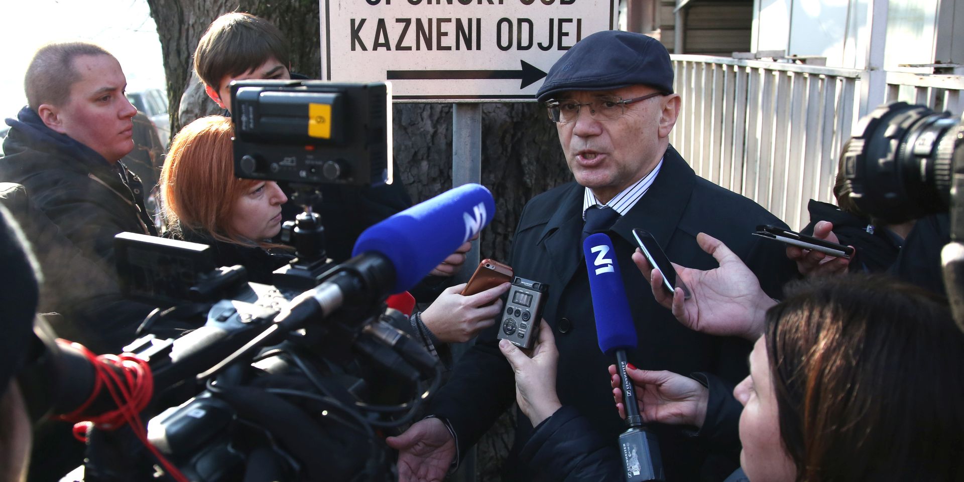 Veljko Miljević, odvjetnik Tomislava Karamarka tijekom izjave za medije. foto HINA/ Lana SLIVAR DOMINIĆ