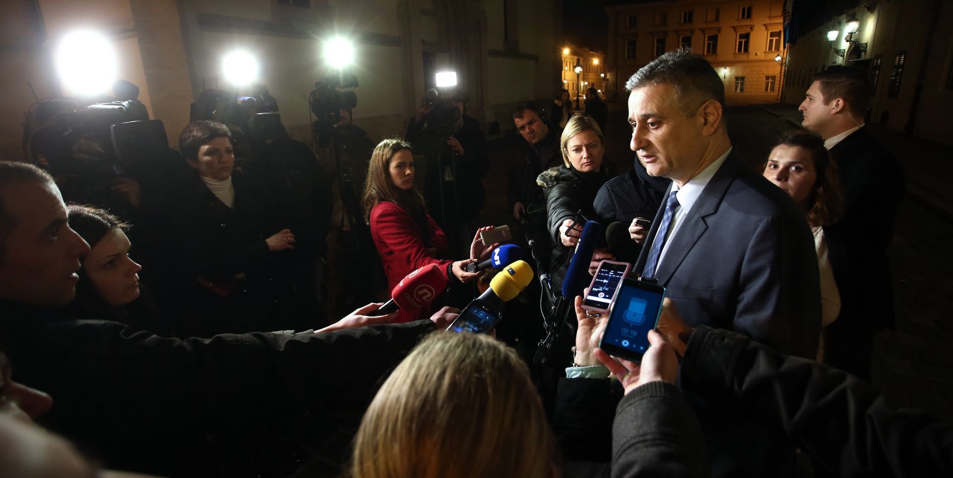 Tomislav Karamarko ispred Vlade obratio se medijima. Photo: Sanjin Strukic/PIXSELL
