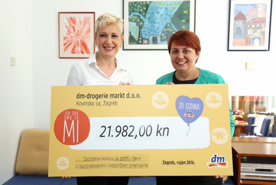 Andreja Ancić i  Katarina Bošnjak-Nađ s humanitarnom donacijom