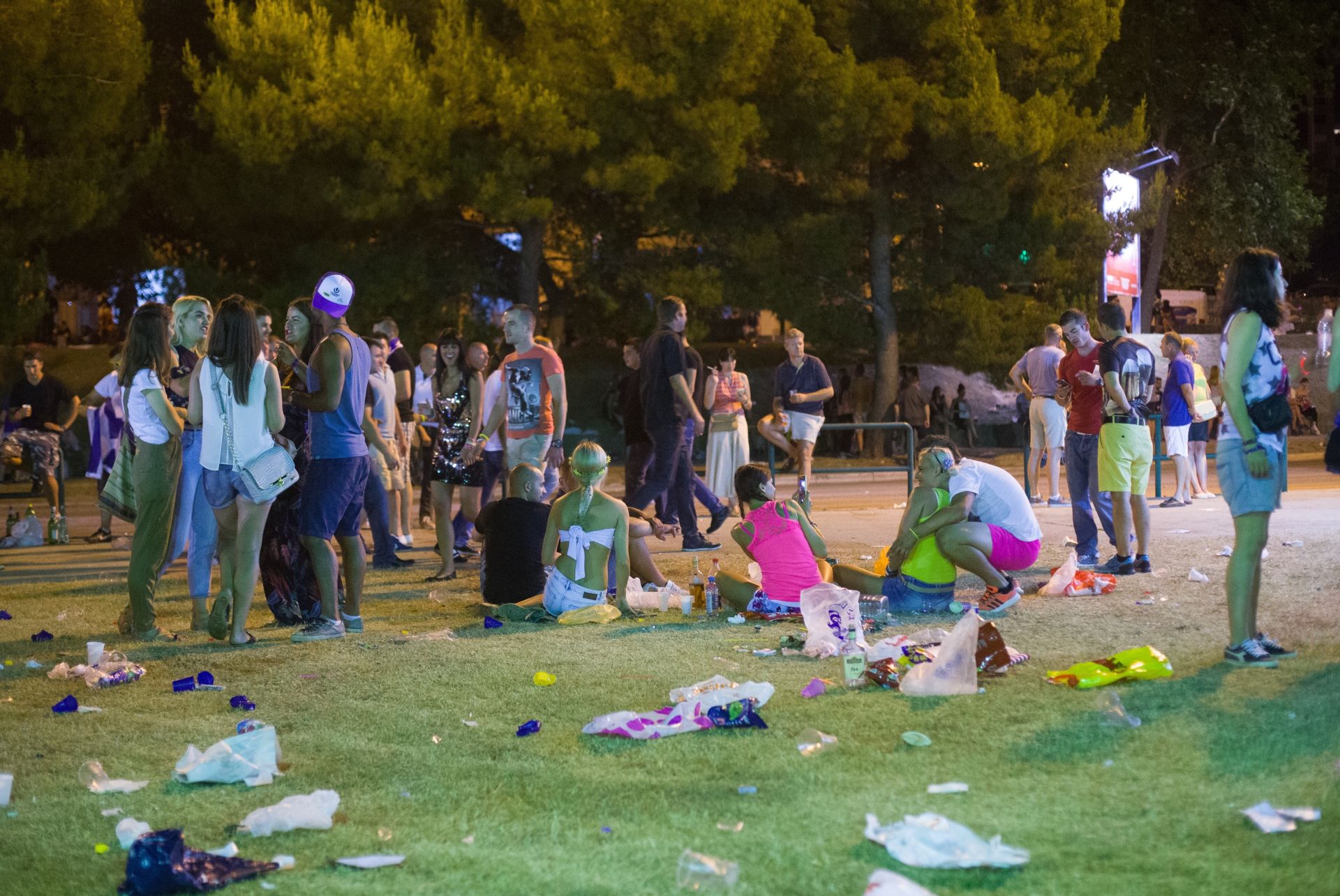 12.07.2015., Split - Posjetitelji Ultra Europe 2015 festivala odmaraju ispred stadiona Poljud.
Photo: Davor Puklavec/PIXSELL