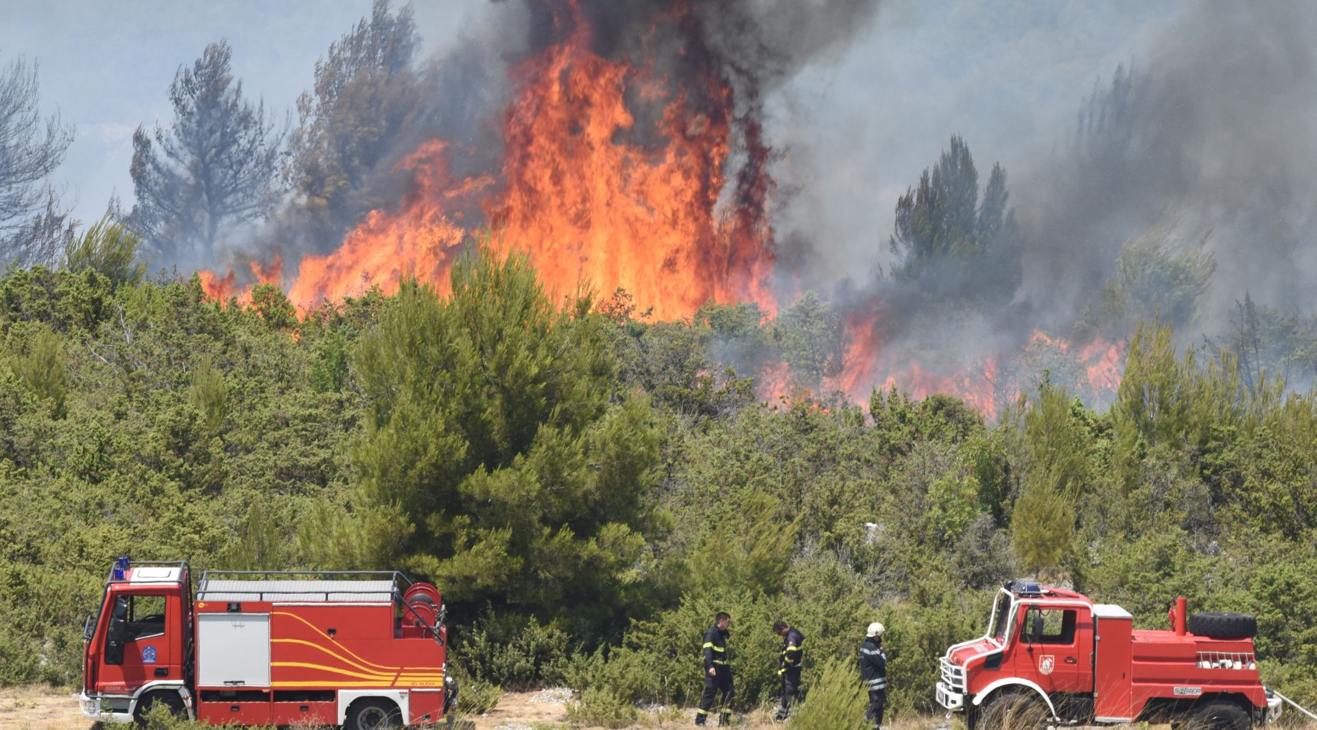 OPET GORJELO U DALMACIJI Ugašeni požari u Stonu, na Pelješcu i Korčuli