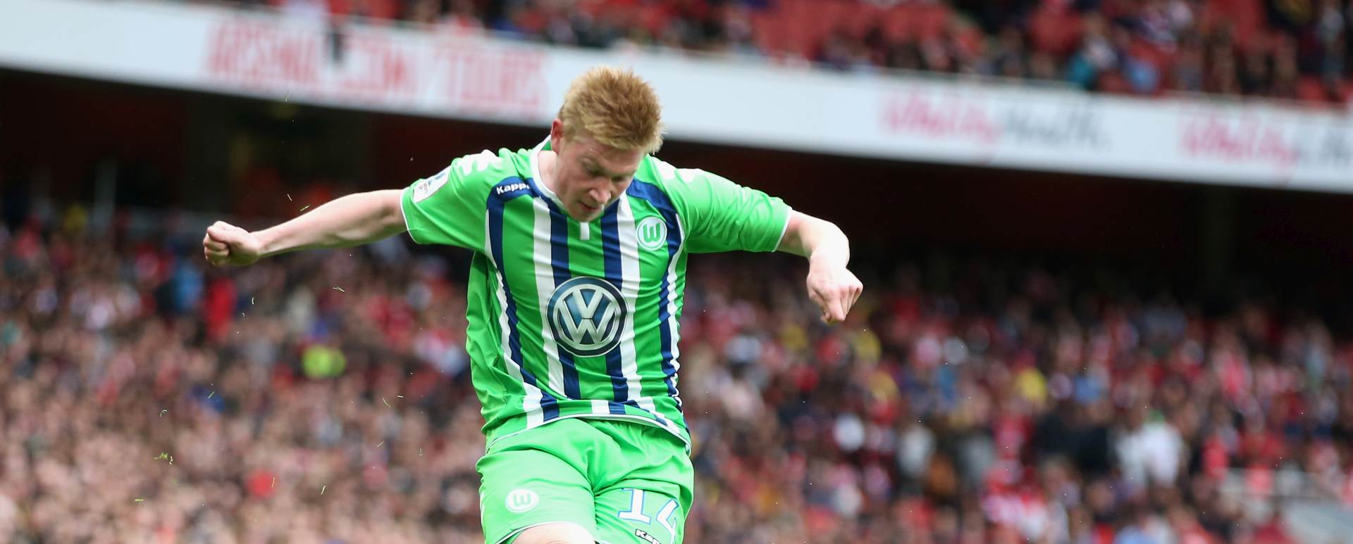 LONDON, ENGLAND - JULY 26:  Kevin de Bruyne of Wolfsburg passes the ball during the Emirates Cup match between Arsenal and VfL Wolfsburg at the Emirates Stadium on July 26, 2015 in London, England.  (Photo by David Rogers/Getty Images)
