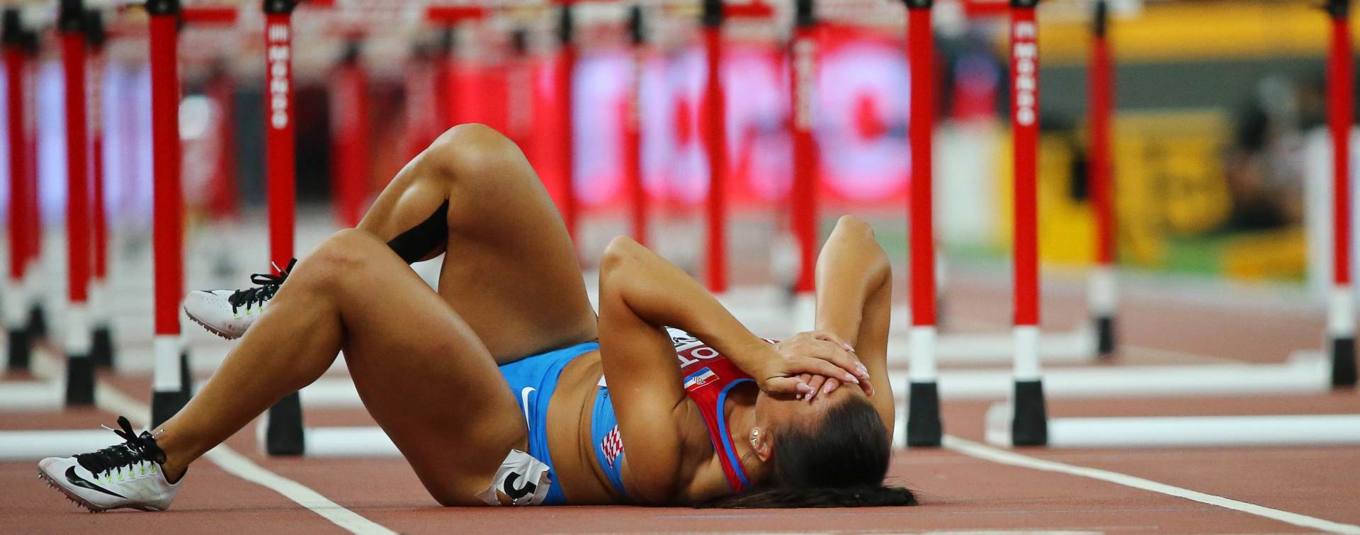 epa04901869 Croatia's Andrea Ivancevic reacts after falling in the women's 100m Hurdles heats during the Beijing 2015 IAAF World Championships at the National Stadium, also known as Bird's Nest, in Beijing, China, 28 August 2015.  EPA/SRDJAN SUKI