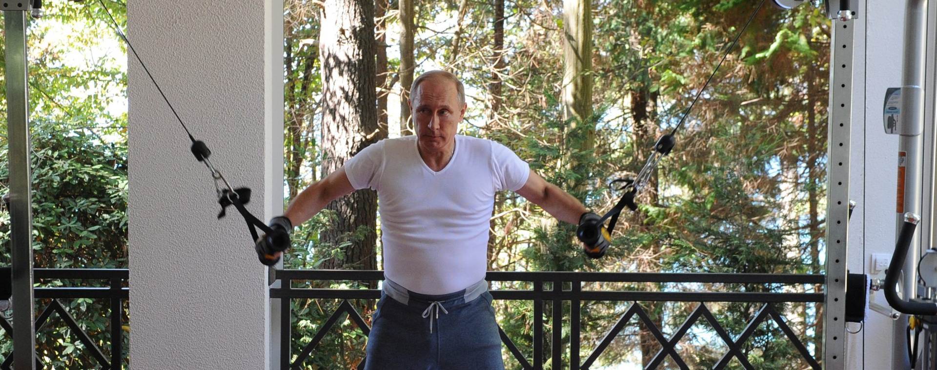 “MACHO” PREDSJEDNIK: Putin pokazao mišiće u teretani