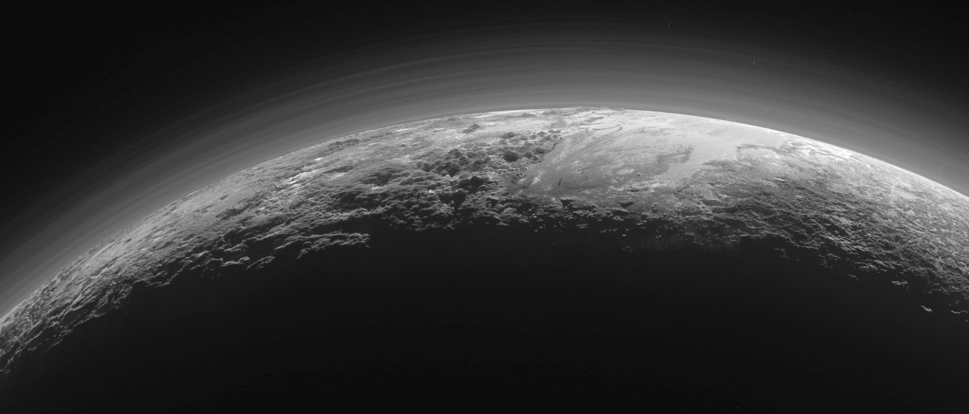 New Horizons: Naborana površina Plutona duga više stotina kilometara