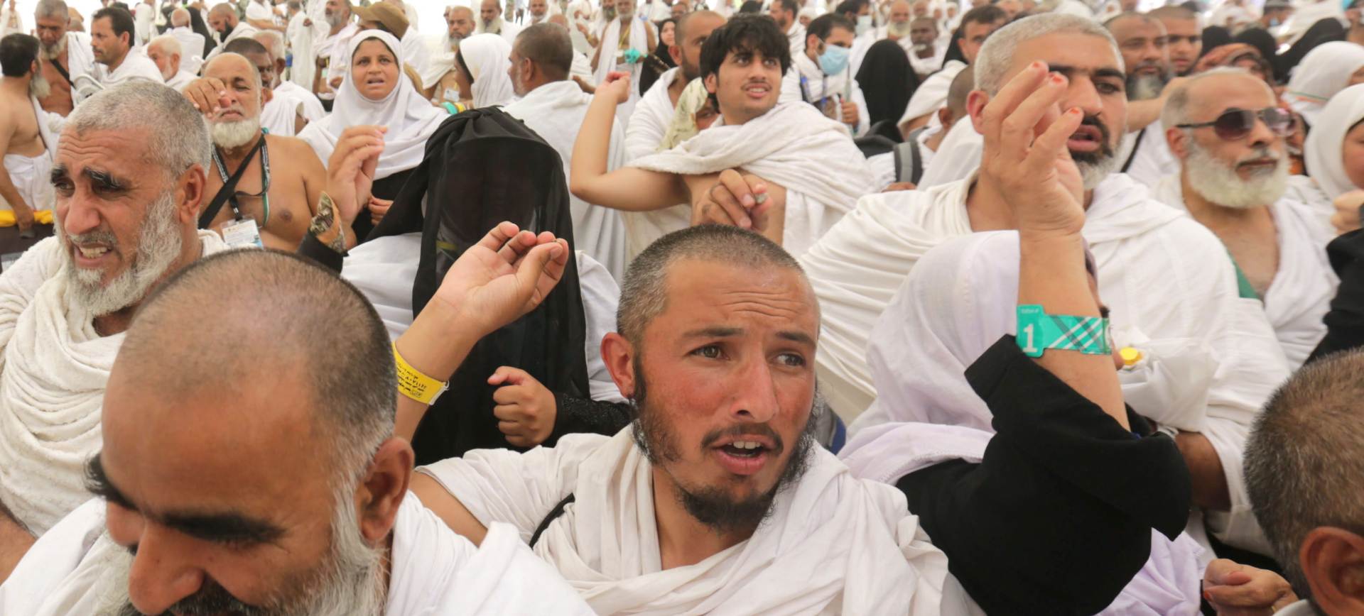 epa04947328 Muslim pilgrims throw stones at a symbolic devil while attering prayers, hours after a stampede had taken place in Mina, near Mecca, Saudi Arabia, 24 September 2015. According to Saudi authorities, the death toll of the stampede which occurred as pilgrims observed on the  rituals of the Haj pilgrimage exceeded 700 and 800 injured. Haj 2015 takes place from 22 to 26 September  EPA/AMEL PAIN