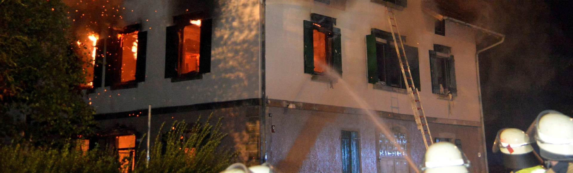 BUKNUO PRIHVATNI CENTAR: U požaru ozlijeđeno 12 migranata smještenih u Gudensbergu