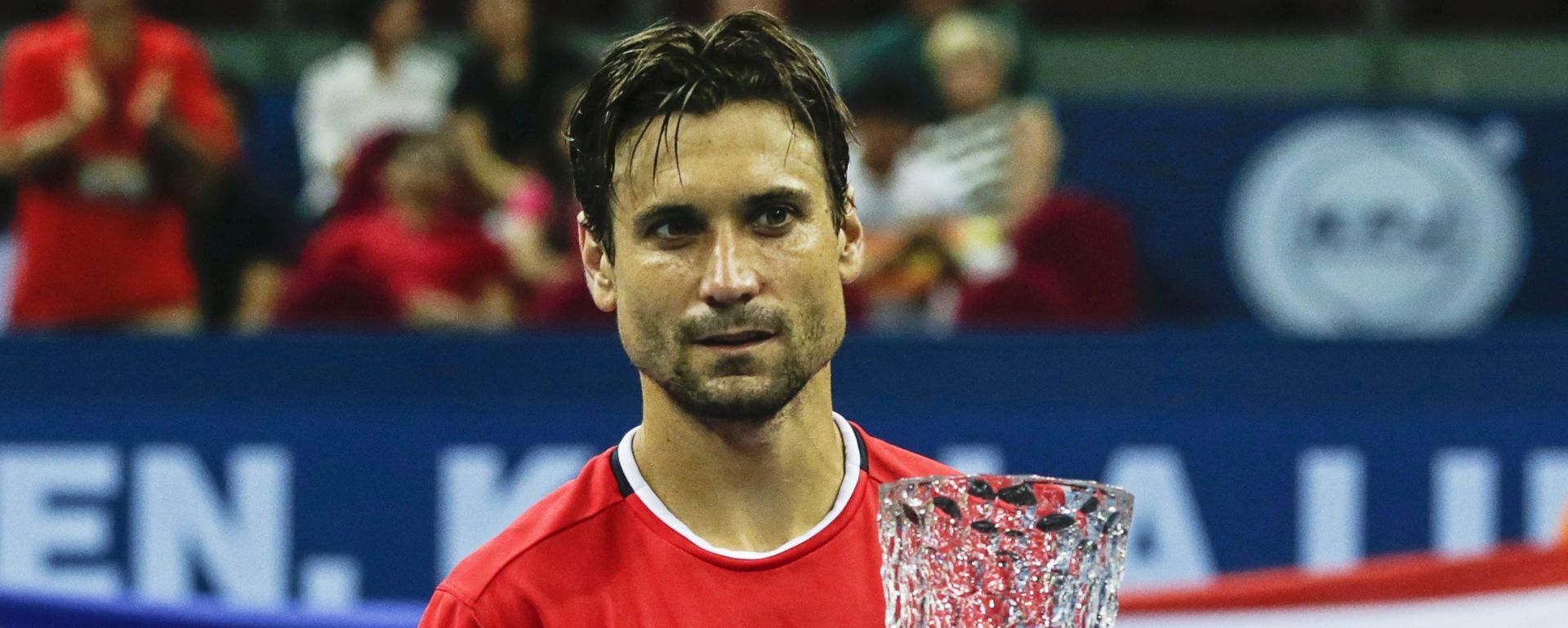 epa04962608 David Ferrer of Spain poses with his trophy after beating his compatriot Feliciano Lopez in their final match of the ATP Malaysian Open tennis tournament in Kuala Lumpur, Malaysia, 04 October 2015. Ferrer won 7-5 and 7-5.  EPA/FAZRY ISMAIL