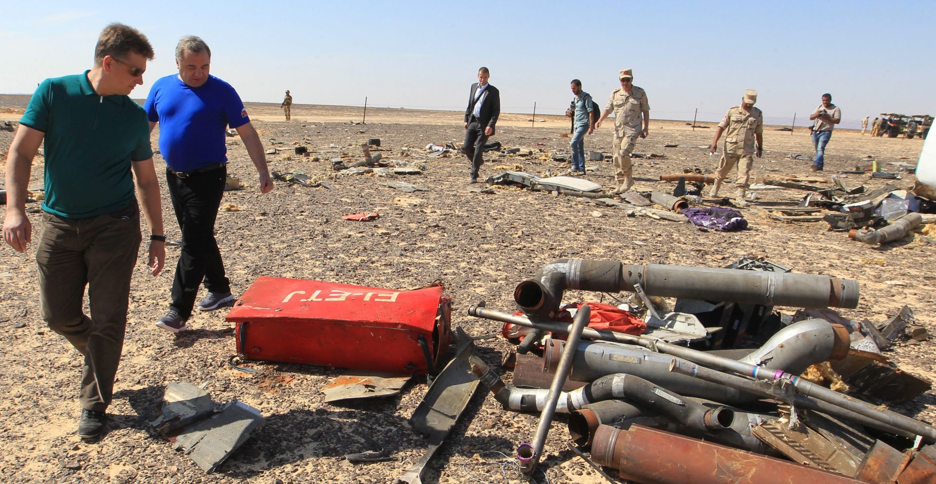 epa05006023 Russian Minister of Transportation Maksim Yuryevich Sokoldv (L) and Minister for Civil Defense, Emergencies and Natural Disasters, Puchkov Vladimir Andreevich (2-L) walk near debris from crashed Russian jet at the site of the crash in Sinai, Egypt, 01 November 2015. Russian officials and experts flew to Egypt's Sinai on 01 November, a day after a Russian passenger airliner crashed in the largely desert peninsula killing all 224 people on board.  EPA/KHALED ELFIQI