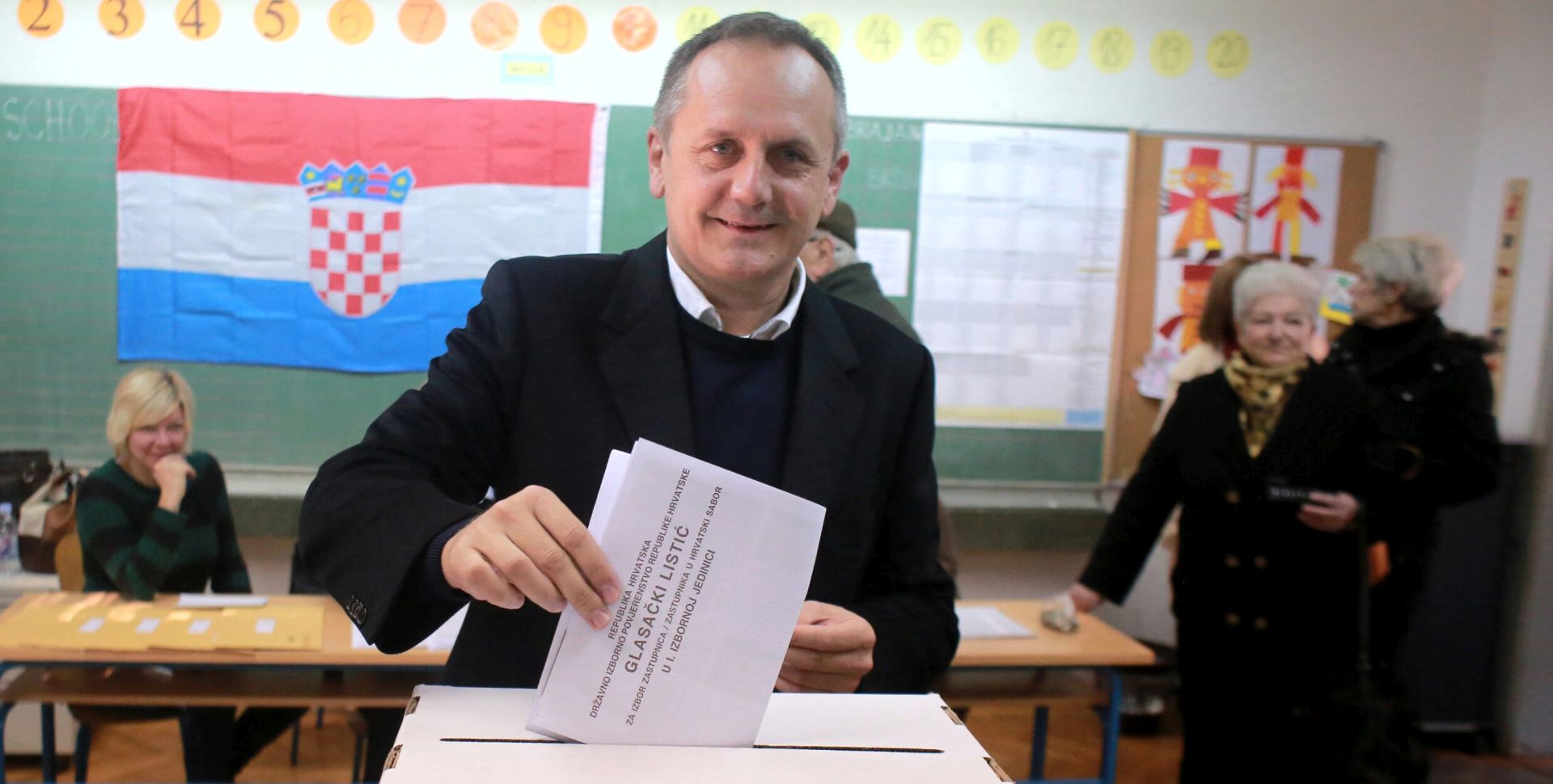 Zagreb, 08.11.2015 - Èlan Mosta nezavisnih lista Drago Prgomet glasovao je na Parlamentarnim izborima 2015.
foto HINA/ Tomislav PAVLEK/ ik