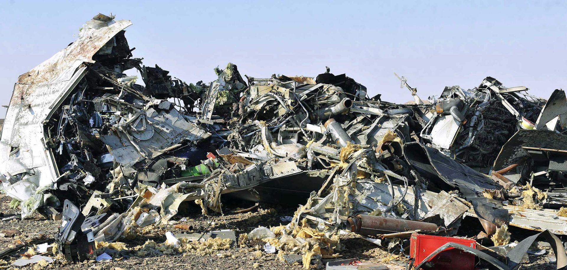 epa05005036 Debris from crashed Russian jet lies strewn across the sand at the site of the crash, Sinai, Egypt, 31 October 2015. According to reports the Egyptian Government has dispatched more than 45 ambulances to the crash site of the Kogalymavia Metrojet Russian passenger jet, which disappeared from raider after requesting an emergency landing early 31 October, crashing in the mountainous al-Hasanah area of central Sinai. The black box has been recovered at the site.  EPA/STR EGYPT OUT