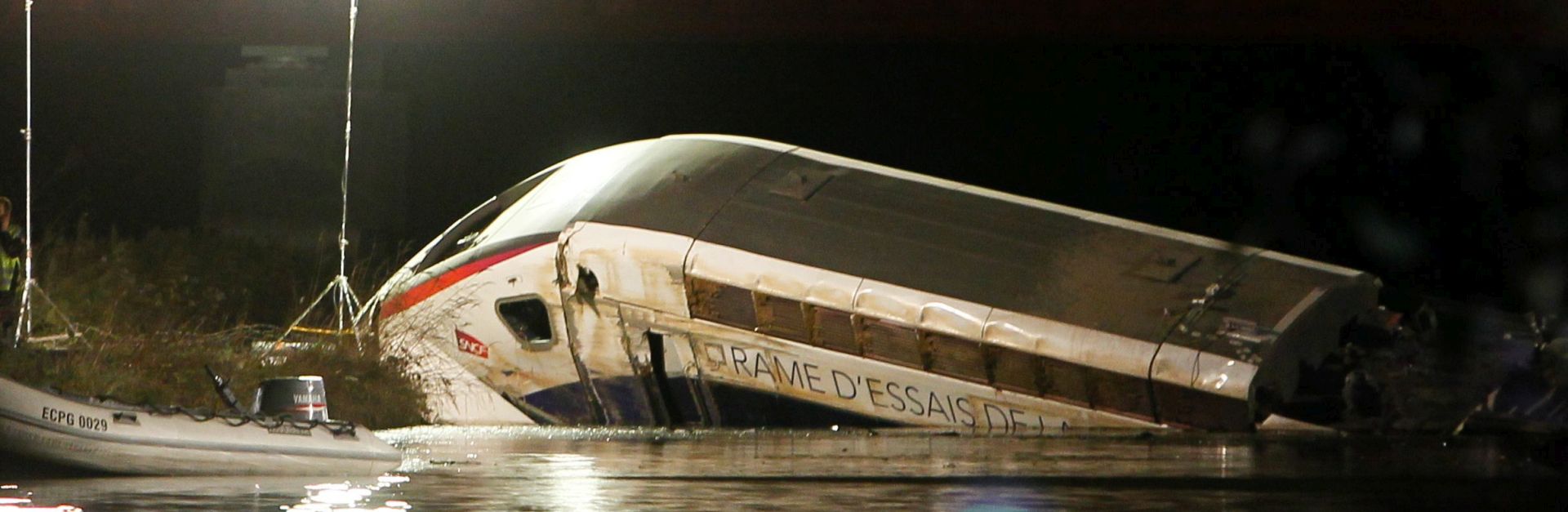 epa05025538 View of a crash of a TGV train that fell from a bridge in Eckwersheim, near to Strasbourg, France, 14 November 2015. Five people were reported dead and about 60 injured. The train derailed while on a bridge and the cars fell into the Marne-Rhine canal, to reports. There have been no terror-related reports and no links to the attacks of the previous night in Paris.  EPA/MATHIEU CUGNOT