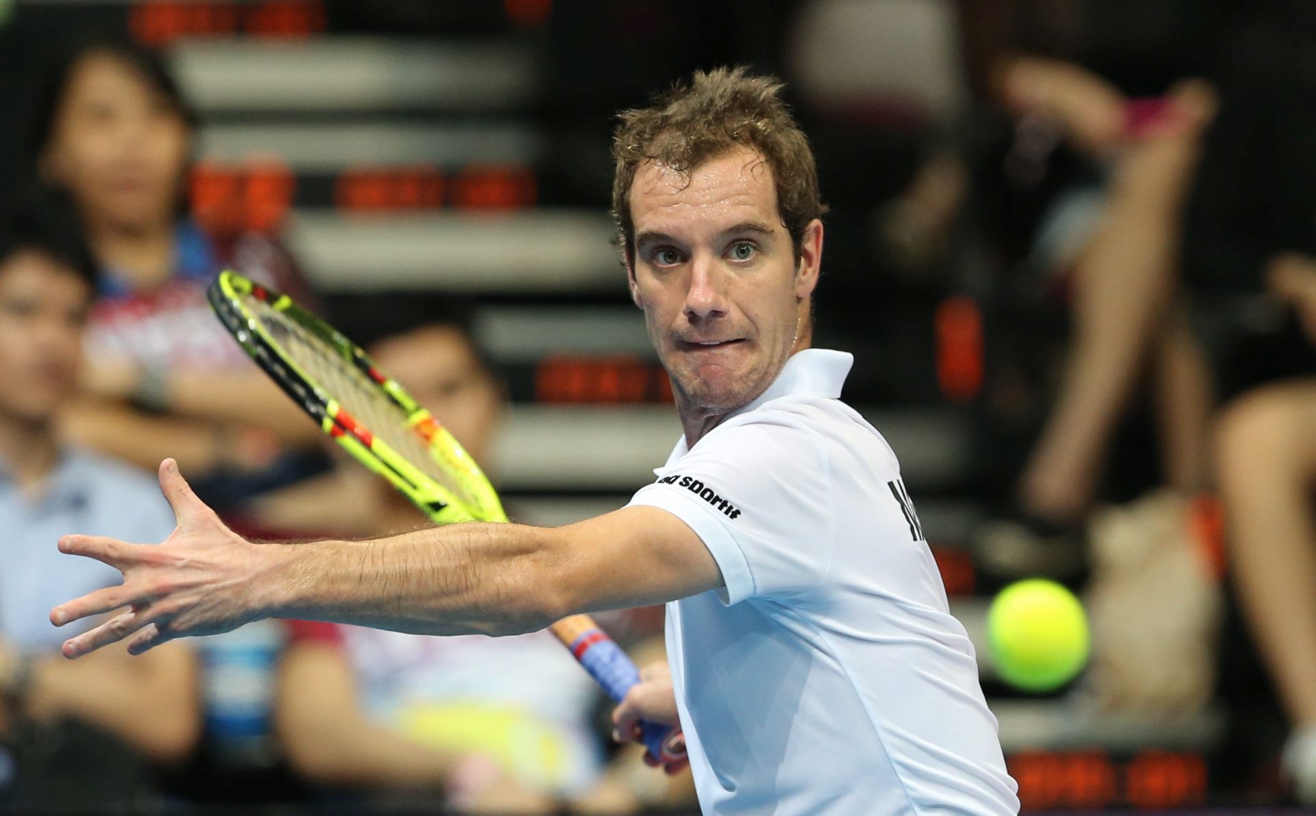 epa05058330 France’s Richard Gasquet of the Philippine Mavericks in action against Germany’s Philipp Kohlschreiber of the Japan Warriors at the second leg of the International Premier Tennis League (IPTL) at the Mall of Asia Arena in Pasay city, south of Manila, Philippines, 07 December 2015. The league features five teams made out of a hybrid mix of current and former men's and women's players.  EPA/MARK R. CRISTINO