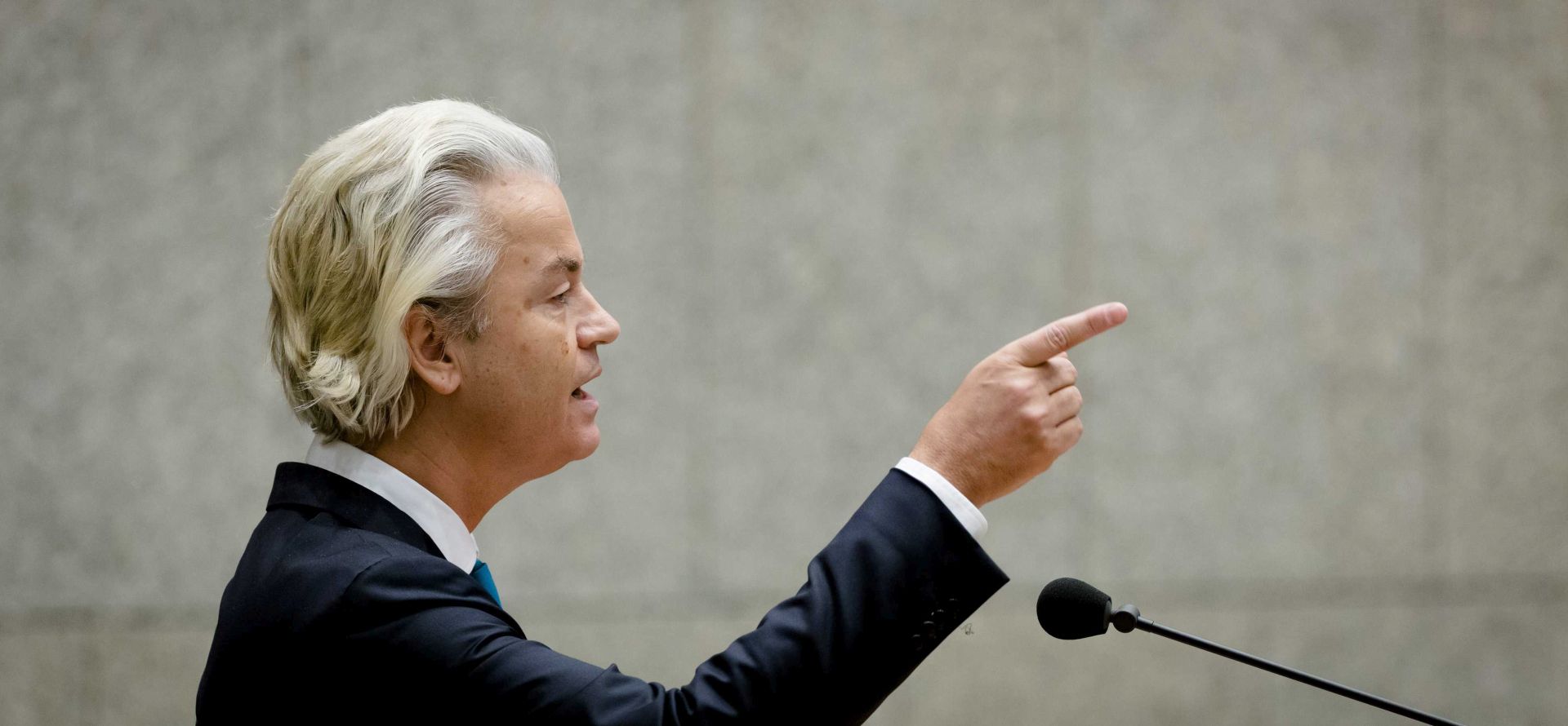 epa05032404 Dutch right wing politician Geert Wilders of the Freedom Party speaks during a debate, about the attacks in Paris, in The Hague, The Netherlands, 19 November 2015. Wilders demands that the Dutch borders be closed and suspected persons should be locked up preventively to prevent them from carrying out an attack.  EPA/BART MAAT