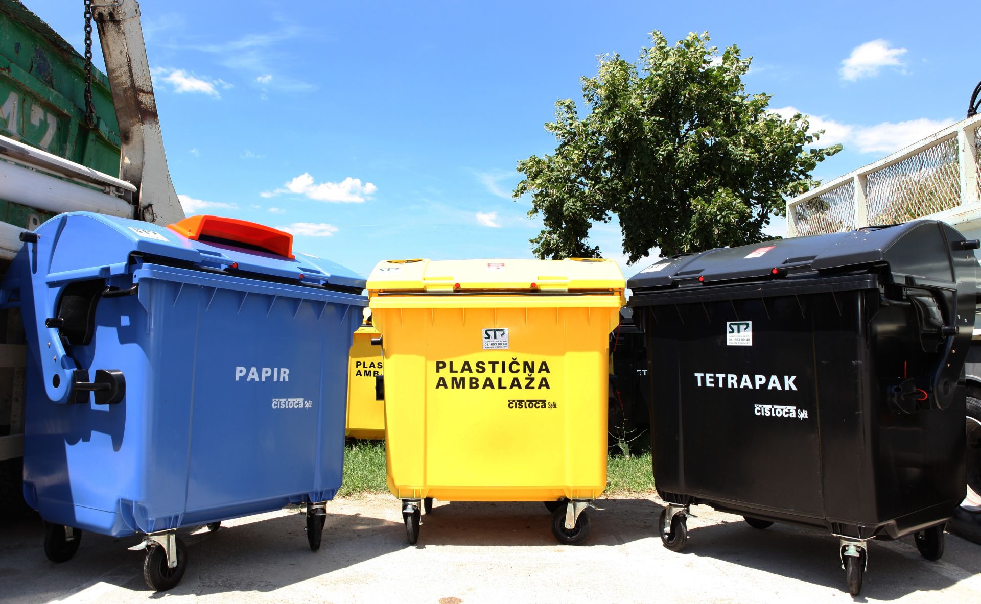 23.062015., Split, Kod Karepovca - Vozni park i kontejneri za odlaganje otpada komunalne tvrtke Cistoca d.o.o.
Photo: Miranda Cikotic/PIXSELL