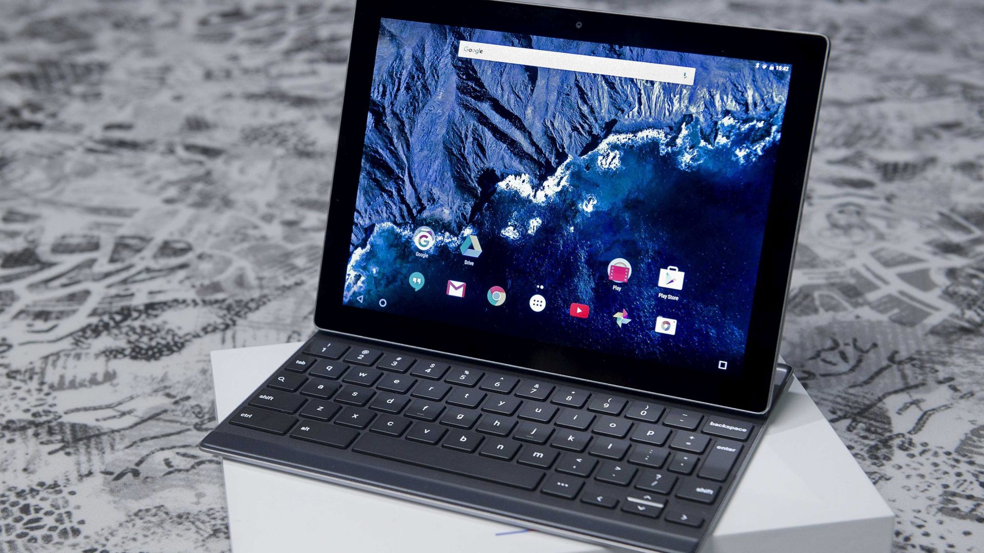 epa05060247 The new Pixel C tablet, introduced by Google, is seen in Amsterdam, The Netherlands, 08 December 2015. The new tablet that features a 10 inch display uses Android 6 operating system and can be used with an optional keyboard. Pixel C is available in two versions, with 32GB storage for 499 USD or 64GB storage memory for 599 USD. The keyboard will cost an additional 149 USD.  EPA/EVERT ELZINGA