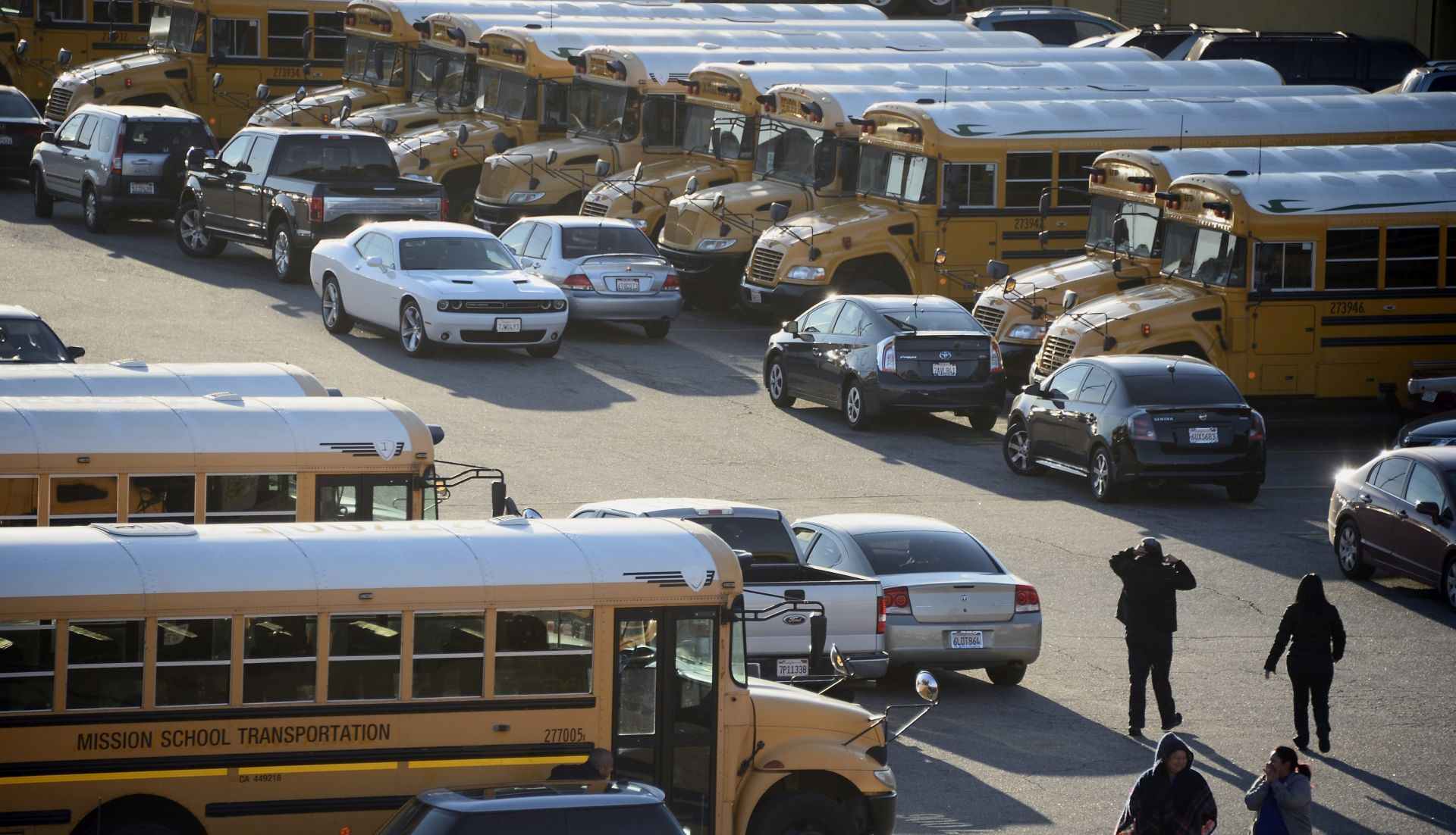 epa05070185 Los Angeles Unified school district buses and drivers sit idle following a credible threat in Los Angeles, California, USA 15 December 2015. More than 600,000 pupils in Los Angeles were being sent home or told not to come to school after officials received a 'credible threat.' The second-largest US school district made the decision after receiving an electronic threat against 'many schools in the district,' Superintendent Ramon Cortines said.  EPA/PAUL BUCK