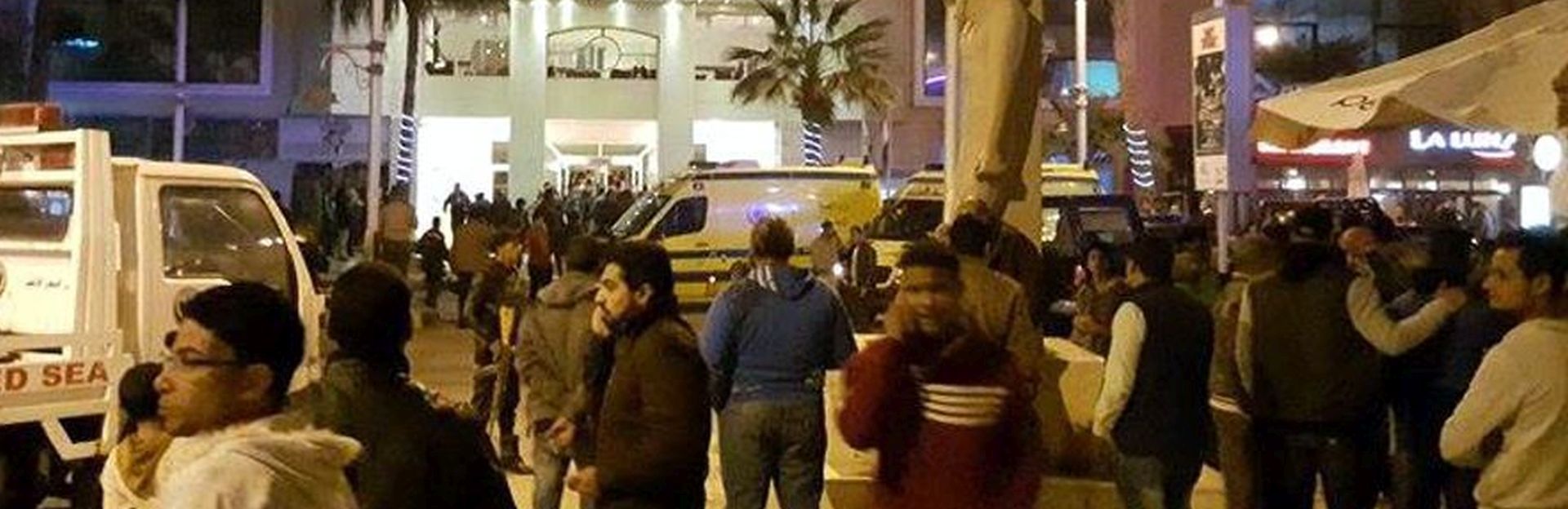 epa05093265 Egyptian security services outside the entrance to the Bella Vista Hotel in the Red Sea resort of Hurghada, Egypt, 08 January 2016. Gunmen opened fire on the hotel in the injuring two foreign tourists media reports state.  EPA/STRINGER