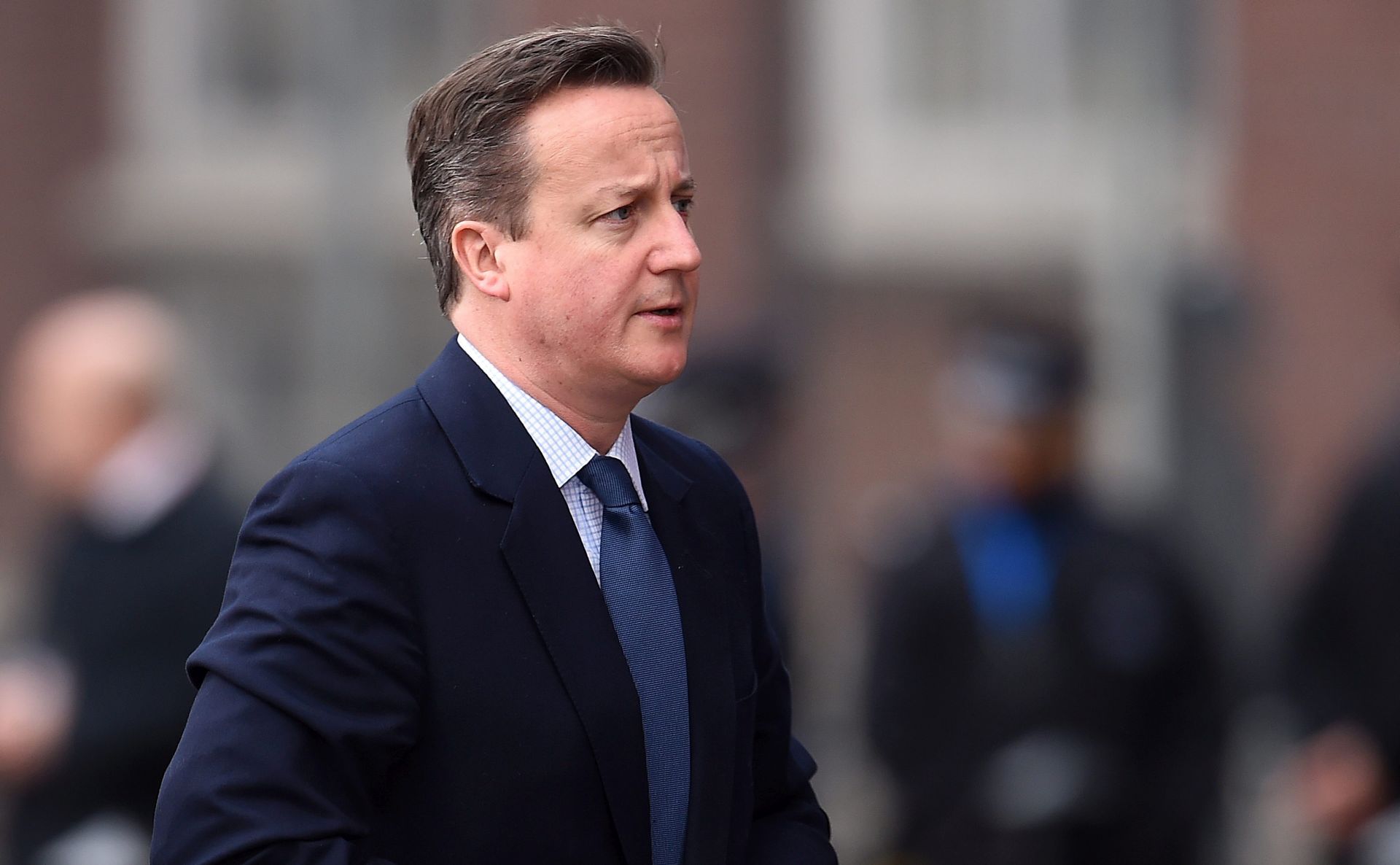 Cameron upozorava da bi tisuće izbjeglica mogle stići u Veliku Britaniju ako iziđe iz EU-a