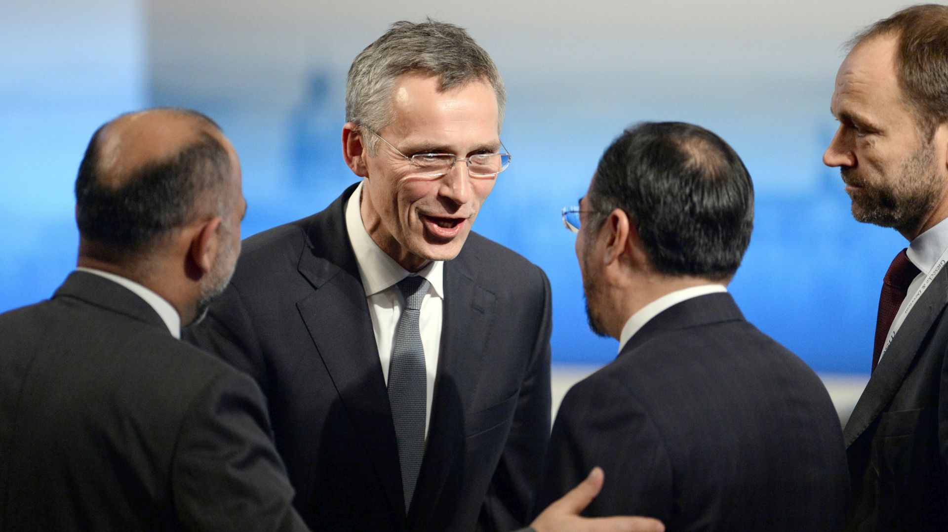 epa05156545 The NATO Secretary General Jens Stoltenberg (2-L) welcomes conference participants to the 52nd Security Conference in Munich, Germany, 12 February 2016. The 52nd Security Conference, where foreign policy and defence experts are meeting to discuss global crises continues until 14 February 2016.  EPA/ANDREAS GEBERT
