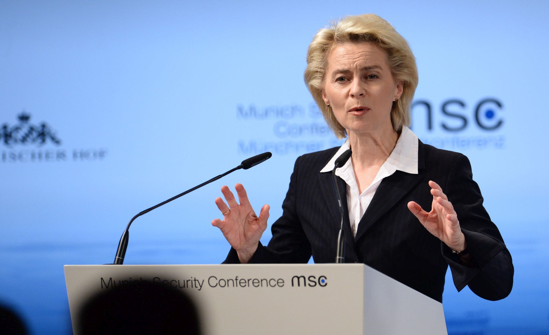 epa05156421 Geman Minister of Defence Ursula von der Leyen speaks at the 52nd Security Conference at Hotel Bayerischer Hof in Munich, Germany, 12 February 2016. The 52nd Security Conference, where foreign policy and defence experts are meeting to discuss global crises continues until 14 February 2016.  EPA/ANDREAS GEBERT