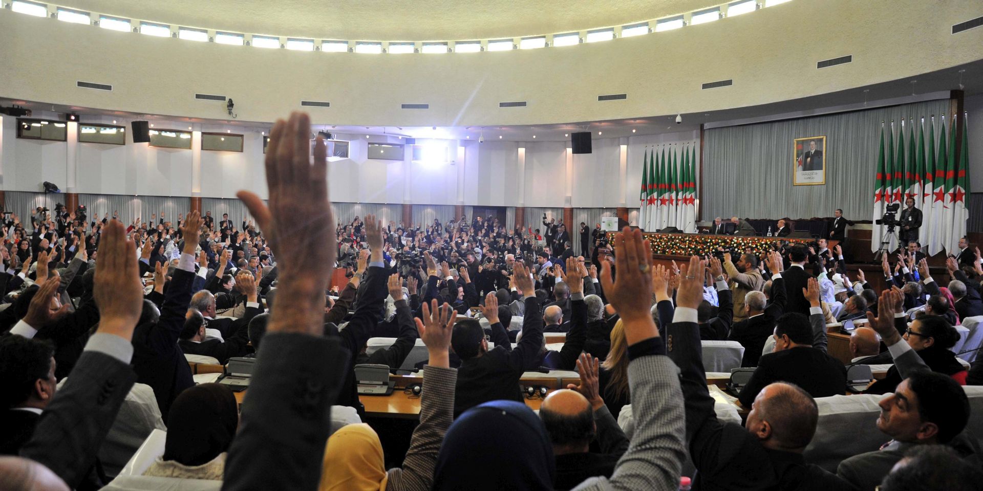 epa05148140 Algerian parliamentarians vote on constitutional changes during a parliament session in Algiers, Algeria, 07 February 2016. Algeria's parliament on 07 February overwhelmingly voted for long-awaited constitutional changes curbing the president's powers. The amendments limit the president's tenure to two five-year terms, give parliament the right to vote on the prime minister whom the president appoints, and recognize the Amazigh language of the minority Berber community.  EPA/STR