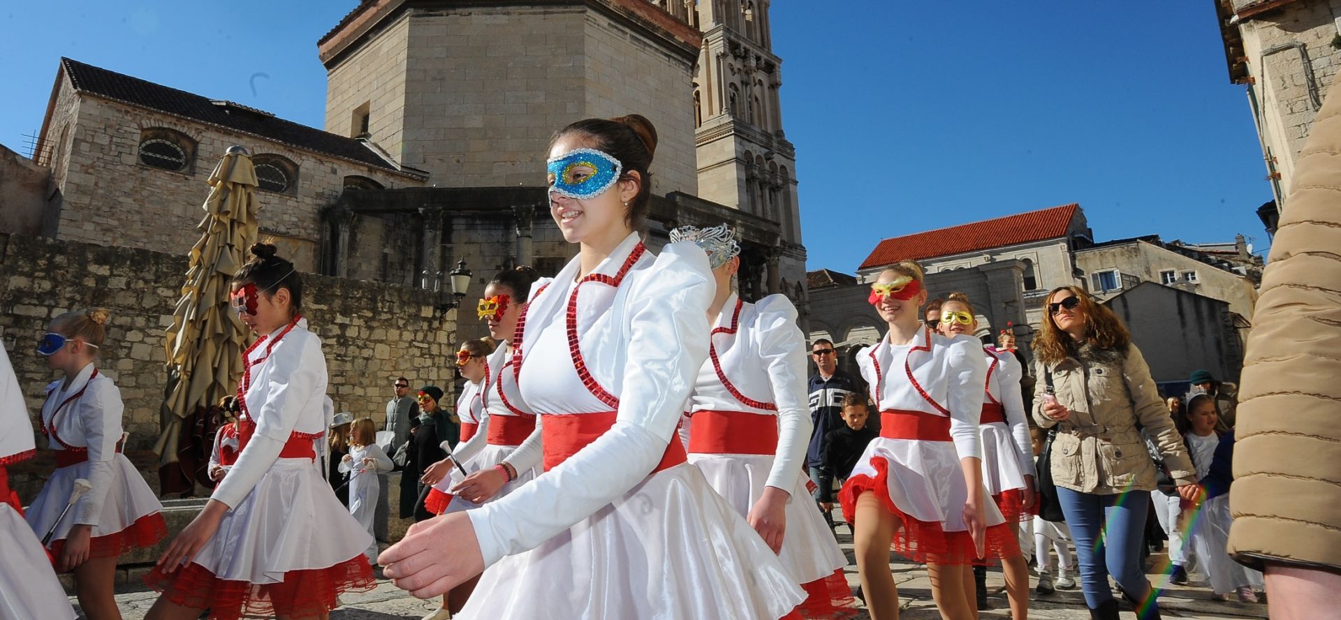 Split, 6.2.2016 - Karnevalska povorka u Splitu.
foto HINA/ Mario STRMOTIÆ/ ua