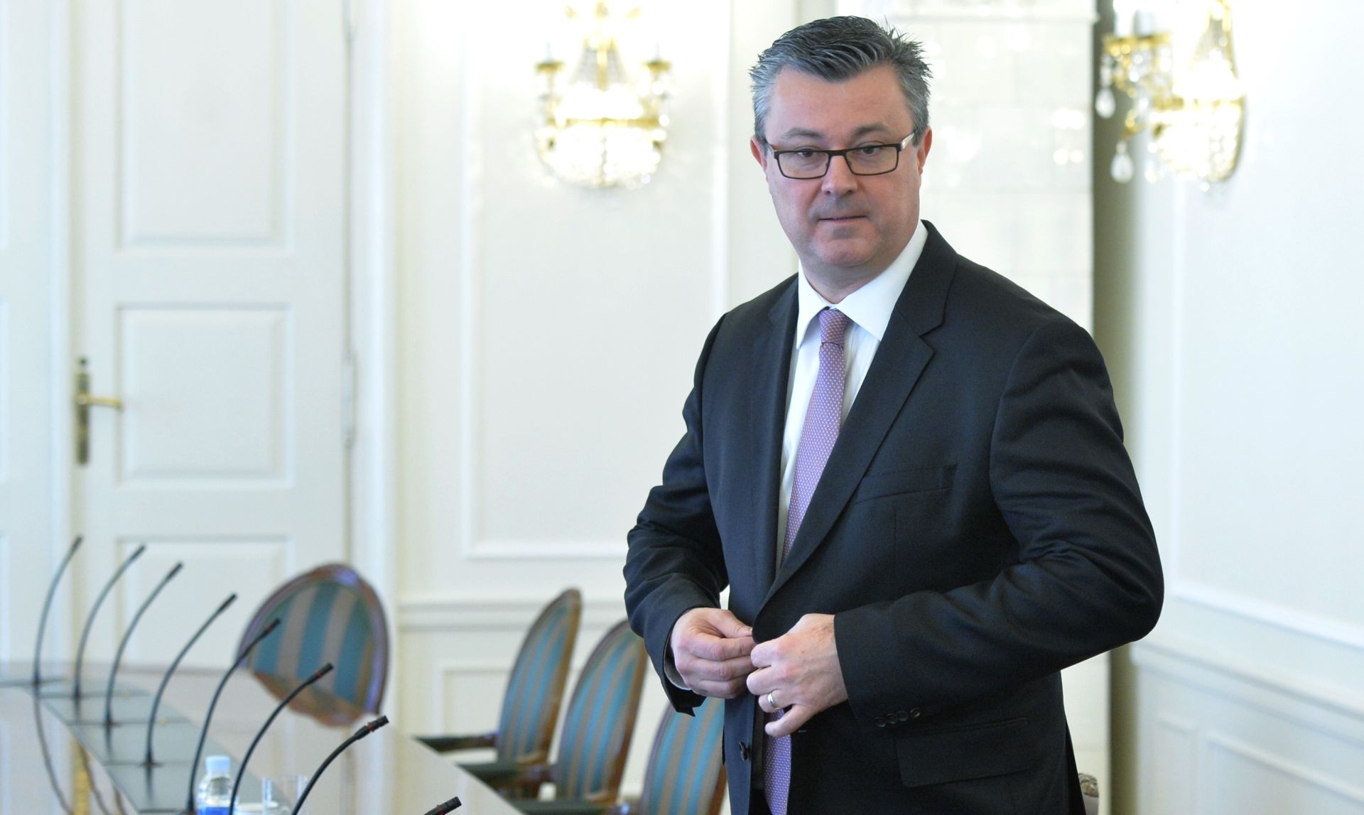 Orešković: Vlada će raditi sve u skladu sa zakonom i u interesu RH