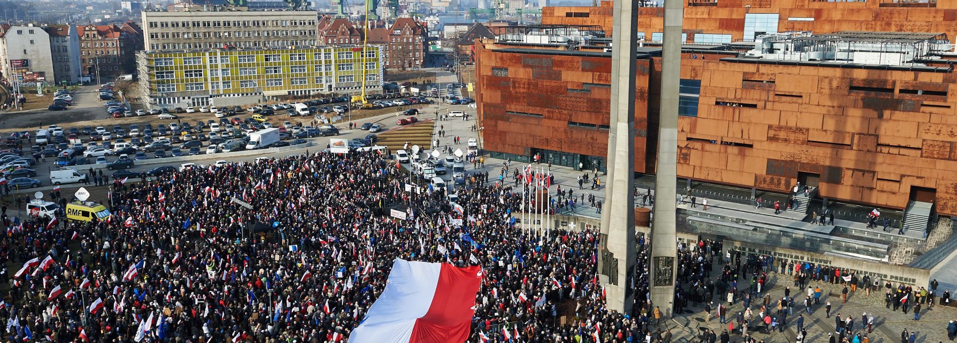 epa05185094 People during a rally in support of former Polish president Lech Walesa, in Gdansk, Poland, 28 February 2016. The event was held in support of first leader of Solidarity movement and former Polish president Lech Walesa, who was recently accused of being communist-era secret informer codenamed 'Bolek'.  EPA/ADAM WARZAWA POLAND OUT