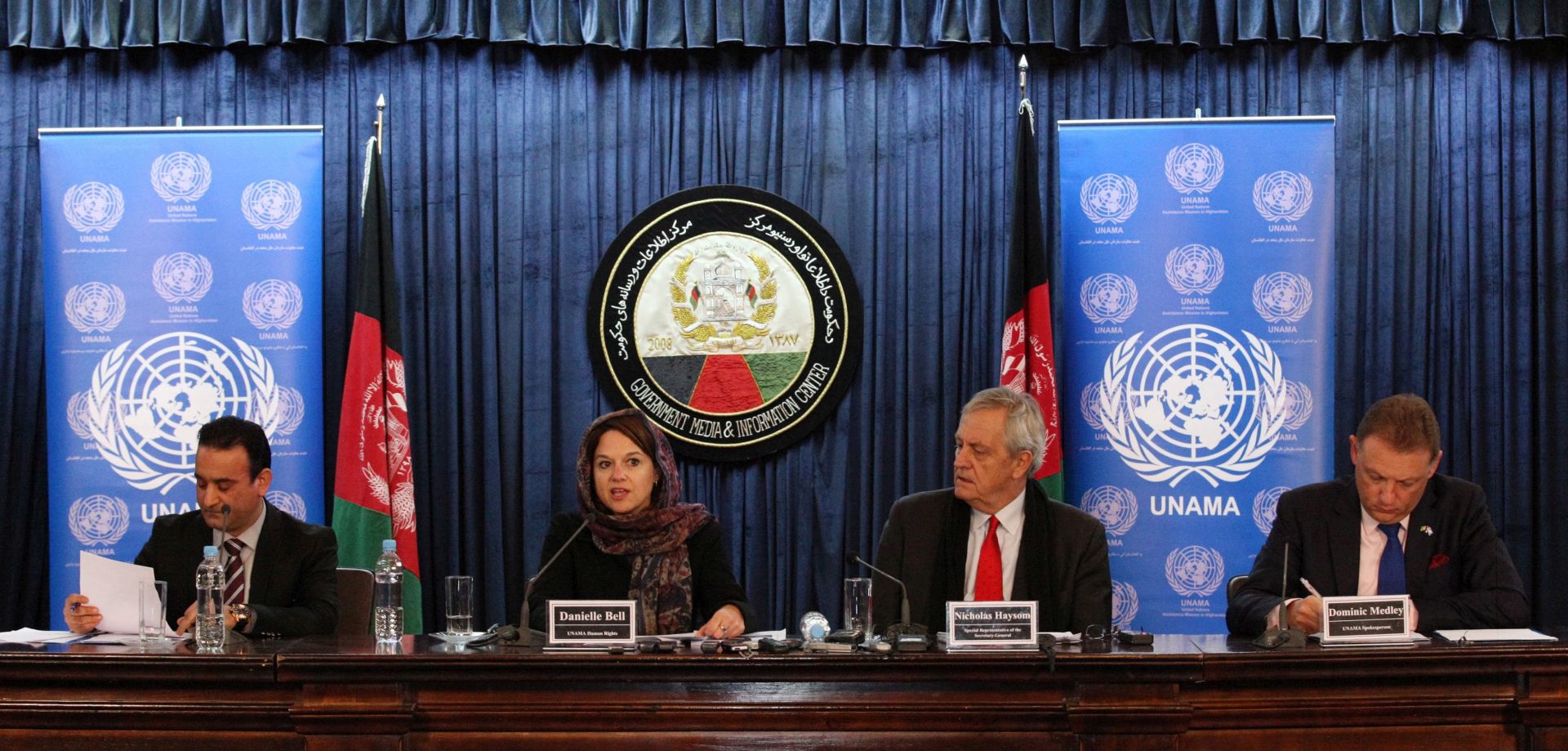 epa05160052 Nicholas Haysom (C-R), the UN special representative for Afghanistan, and Danielle Bell (C-L), UNAMA human rights director speak during a press conference in Kabul, Afghanistan, 14 February 2016. UN says more than 11,000 civilians were killed or wounded in violence in Afghanistan in 2015, making it the worst year for civilian casualties since the organization began compiling the statistics in 2009.  EPA/HEDAYATULLAH AMID