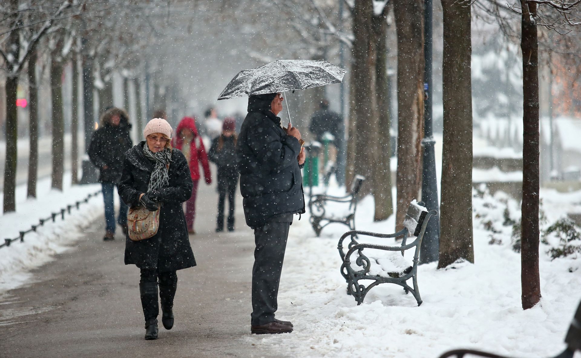06.01.2016., Zagreb - U sredistu grada u poslijepodnevnim satima ponovo je poceo padati snijeg. Photo: Sanjin Strukic/PIXSELL