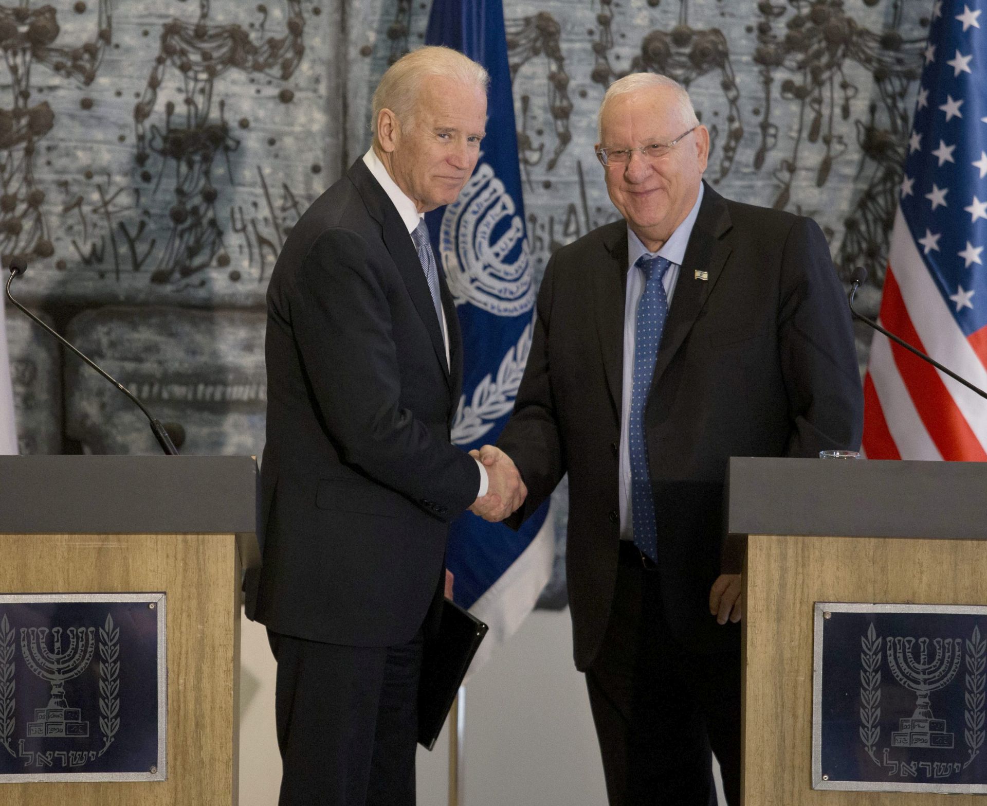 epa05202692 President Reuven Rivlin (L) shakes hands with US Vice President Joe Biden (R) during thier meeting at the Presidential residence in Jerusalem, Israel, 09 March 2016. Biden arrived for a two-day visit in the region, for his first talks in Israel and the Palestinian areas in six years, within his diplomatic tour to the Middle East.  EPA/ABIR SULTAN