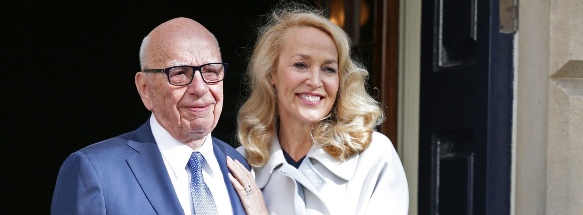 epa05194368 Australian media mogul Rupert Murdoch and Australian model Jerry Hall leave the Spencer House after getting married in London, Britain, 04 March 2016.  EPA/YUI MOK / PA UK AND IRELAND OUT