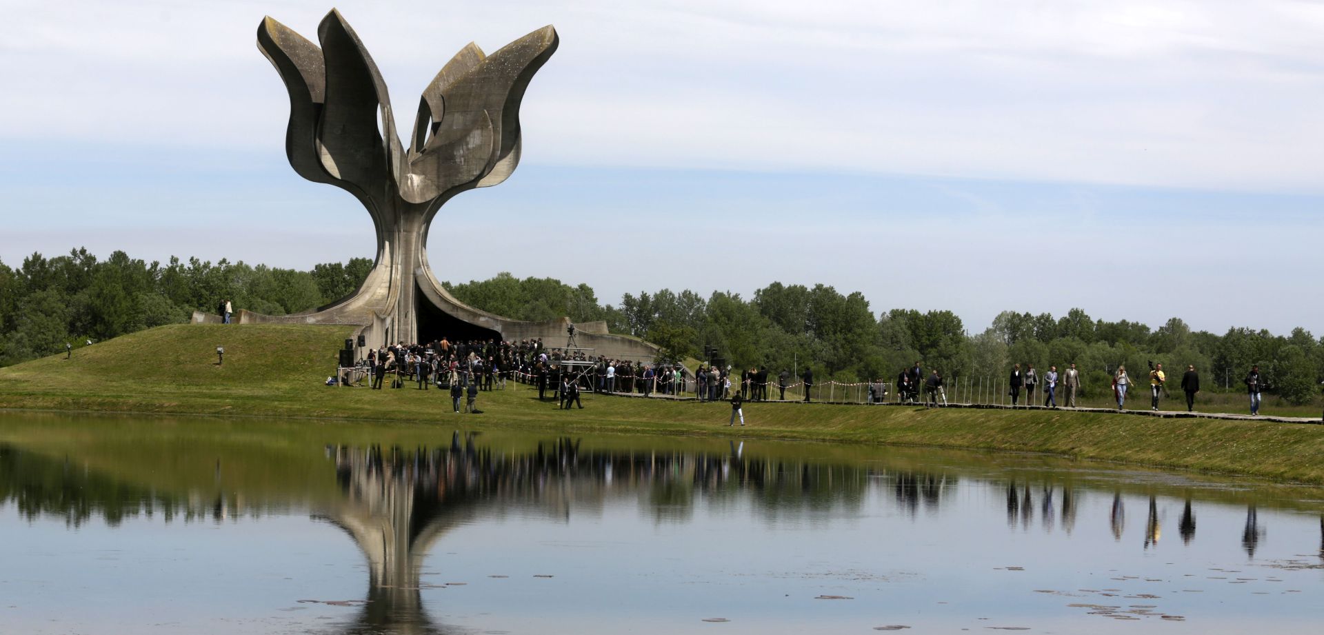 Jasenovac, 22.04.2016 - Komemoracija u povodu 71. obljetnice proboja zatoèenika iz koncentracijskog logora Jasenovac. 
foto HINA/ Daniel KASAP/ ua