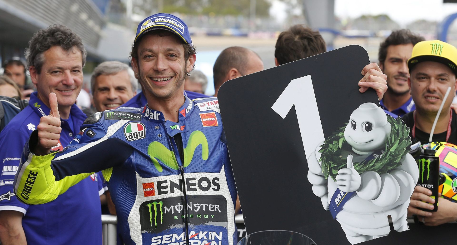 epa05273530 Italian MotoGP rider Valentino Rossi (C), of Movistar Yamaha, celebrates his pole position in the Moto3 qualifying session for the Spanish Motorcycle Grand Prix at the Circuit of Jerez, southern Spain, 23 April 2016. The Motorcycling Grand Prix of Spain will take place in Jerez on 24 April 2016.  EPA/Jose Manuel Vidal