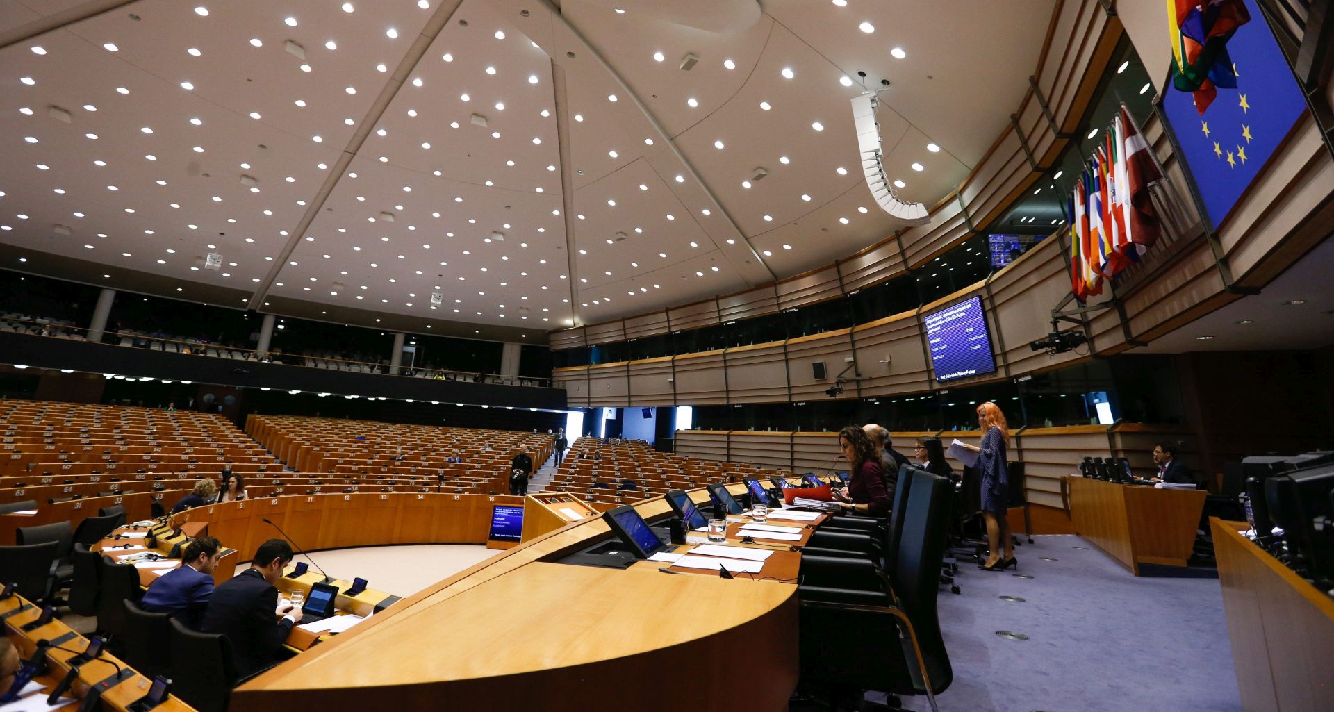 epa05280840 View of the Hemicyle during a plenary session at the European Parliament in Brussels, Belgium, 28 April 2016. Legal aspects, democratic control and implementation of the EU-Turkey agreement - Council and Commission statements  EPA/LAURENT DUBRULE