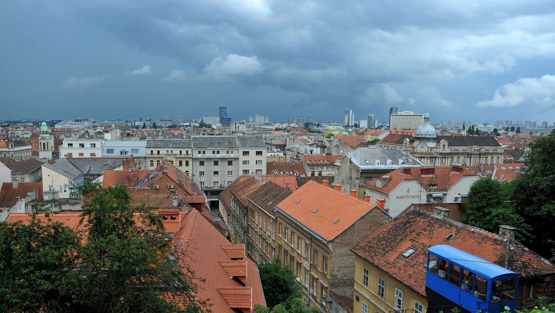 01.07.2009., Zagreb - Pogled s Gornjeg grada po kisnom i oblacnom vremenu. 
Photo: Marko Lukunic/Vecernji list