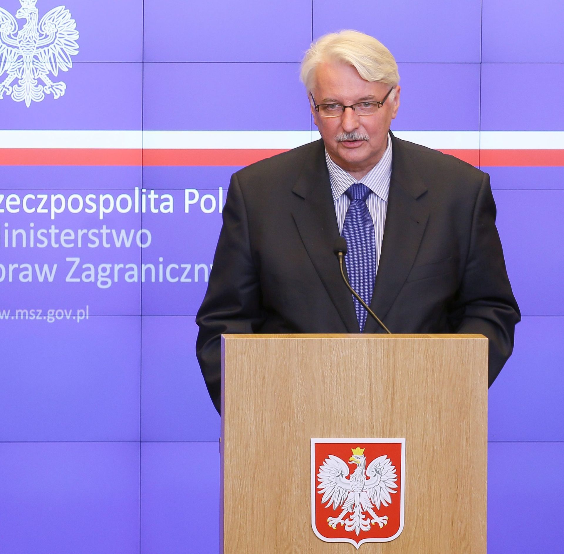 epa05296576 Polish Foreign Minister Witold Waszczykowski (R) and Croatian Foreign Minister Miro Kovac (L) attend a press conference after a meeting in Warsaw, Poland, 09 May 2016. The meeting was on the strengthening of cooperation of Central European countries.  EPA/PAWEL SUPERNAK POLAND OUT
