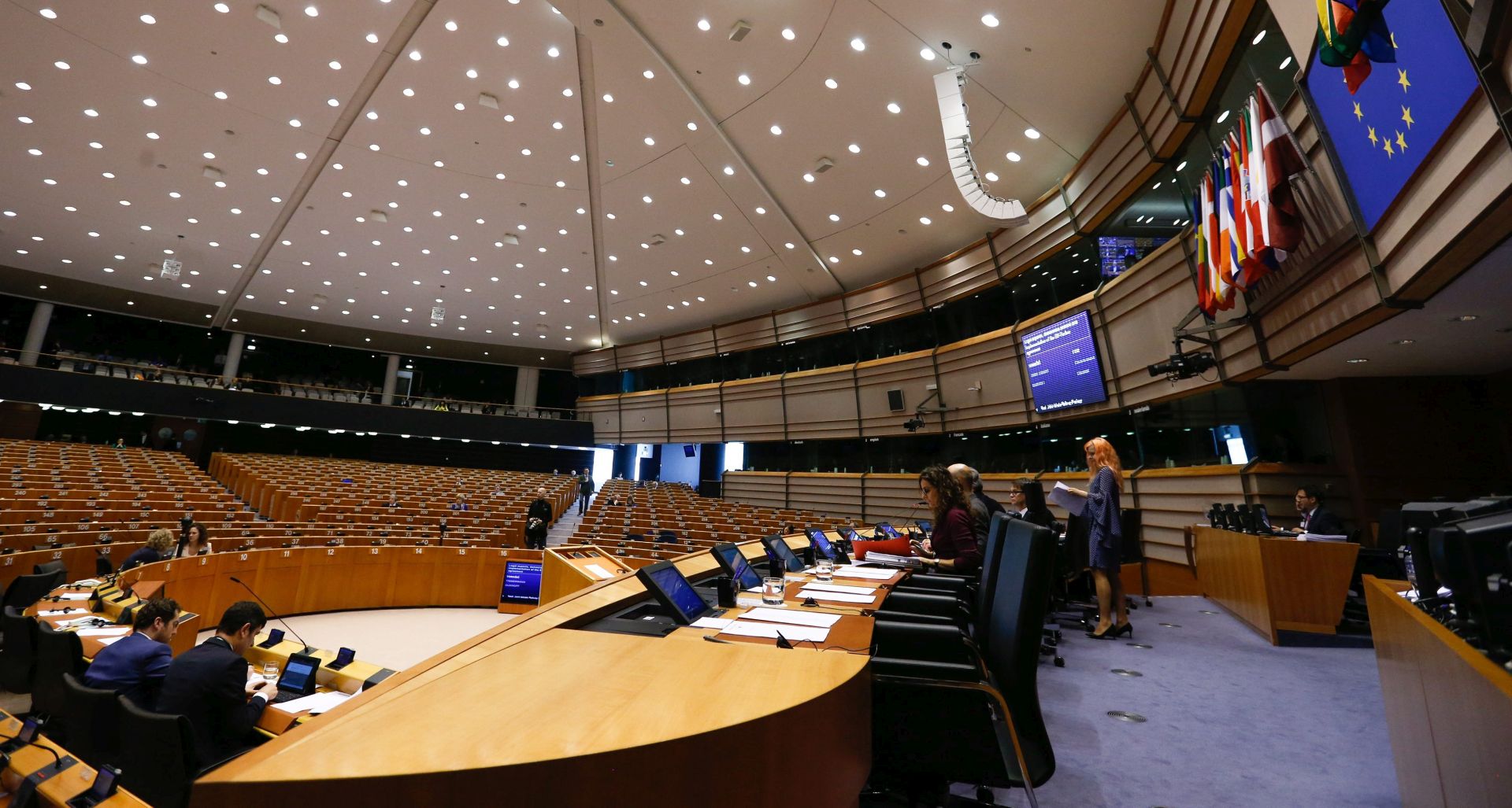 epa05280840 View of the Hemicyle during a plenary session at the European Parliament in Brussels, Belgium, 28 April 2016. Legal aspects, democratic control and implementation of the EU-Turkey agreement - Council and Commission statements  EPA/LAURENT DUBRULE