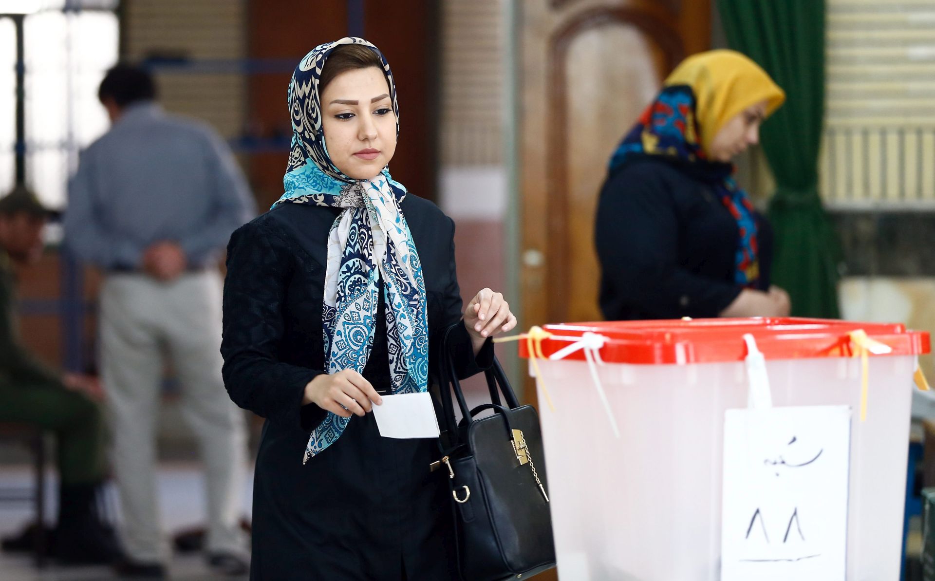 epa05282669 An Iranian woman holds her ballot paper at a polling station during the second round of parliamentary elections at the Jameh Mosque in the city of Shahre Ghods, Iran, 29 April 2016. Polling stations opened in Iran on 29 April for the second round of parliamentary elections, in which 136 candidates are competing for 68 seats still vacant after the 26 February polls.  EPA/ABEDIN TAHERKENAREH