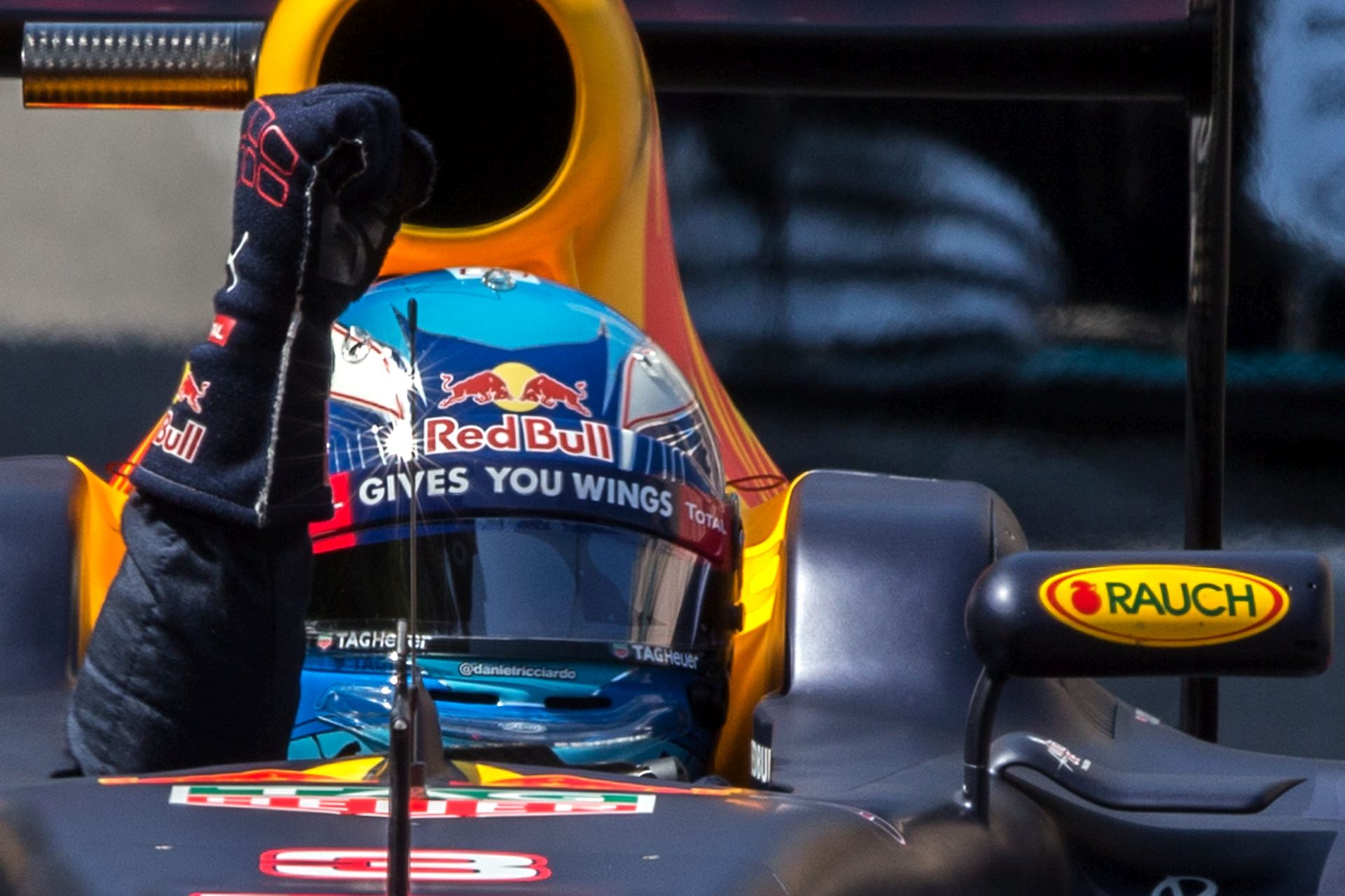 epa05333656 Australian Formula One driver Daniel Ricciardo of Red Bull Racing reacts after he took pole position during the qualifying session of the Monaco Formula One Grand Prix at the Monte Carlo circuit in Monaco, 28 May 2016. The 2016 Formula One Grand Prix of Monaco will take place on 29 May 2016.  EPA/VALDRIN XHEMAJ