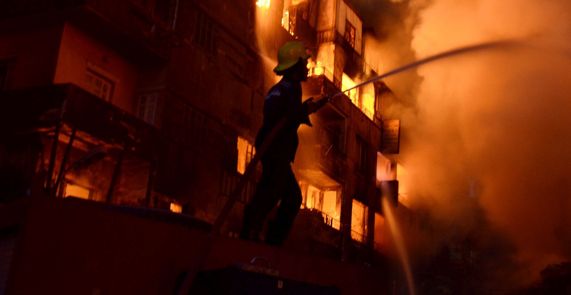 epa05296070 Egyptian firefighters try to extinguish a fire that engulfed several buildings in Cairo, Egypt, 09 May 2016. According to reports, 50 people were injured, including firefighters, when an overnight fire at a small hotel in Ataba neighborhood spread to other buildings and markets in the old area of Cairo.  EPA/AYMAN AREF EGYPT OUT