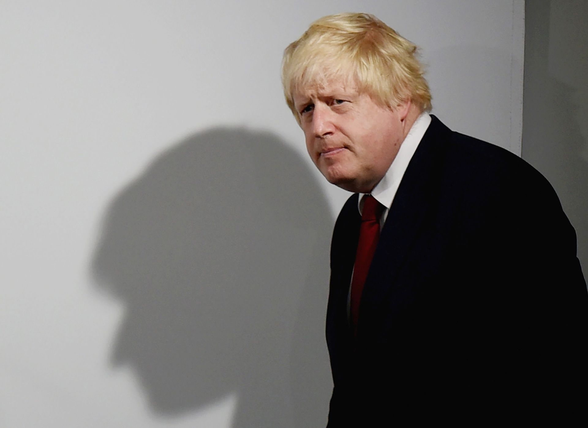 epa05387697 Boris Johnson arrives to a press briefing after their Vote Leave campaign won the United Kingdom's EU referendum, in London, Britain, 24 June 2016. Media reports on early 24 June, indicated that 51.9 per cent voted in favour of the UK leaving the EU while 48.1 per cent voted for remaining in.  EPA/MARY TURNER/POOL