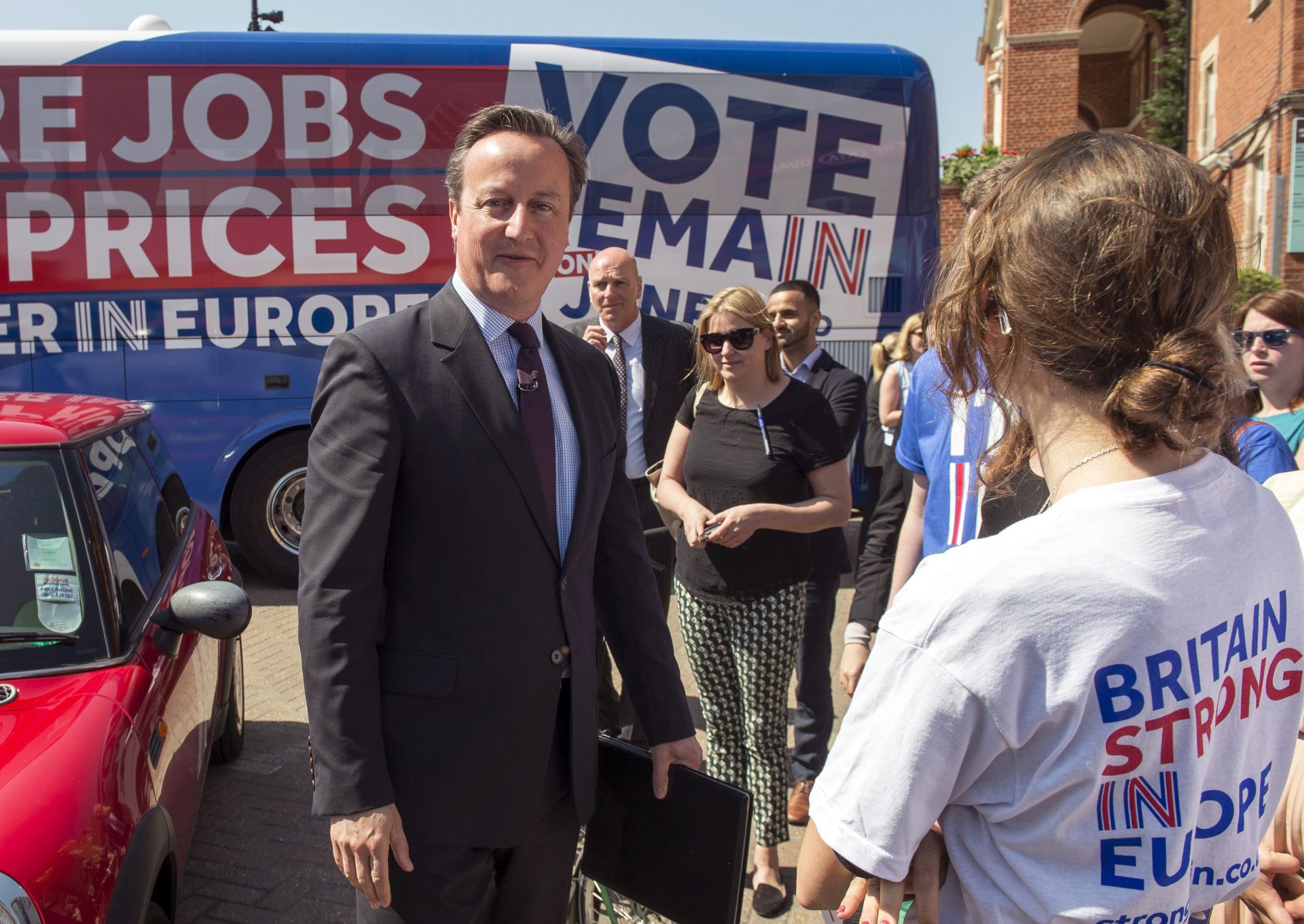 epa05348456 British Prime Minister David Cameron during a Remain In event in Central London, Britain, 06 June 2016. Mr Cameron was joined by members of rival political parties to campaign for Britons to vote to remain in the EU in the referendum set for 23 June 2016.  EPA/WILL OLIVER/POOL INTERNATIONAL POOL