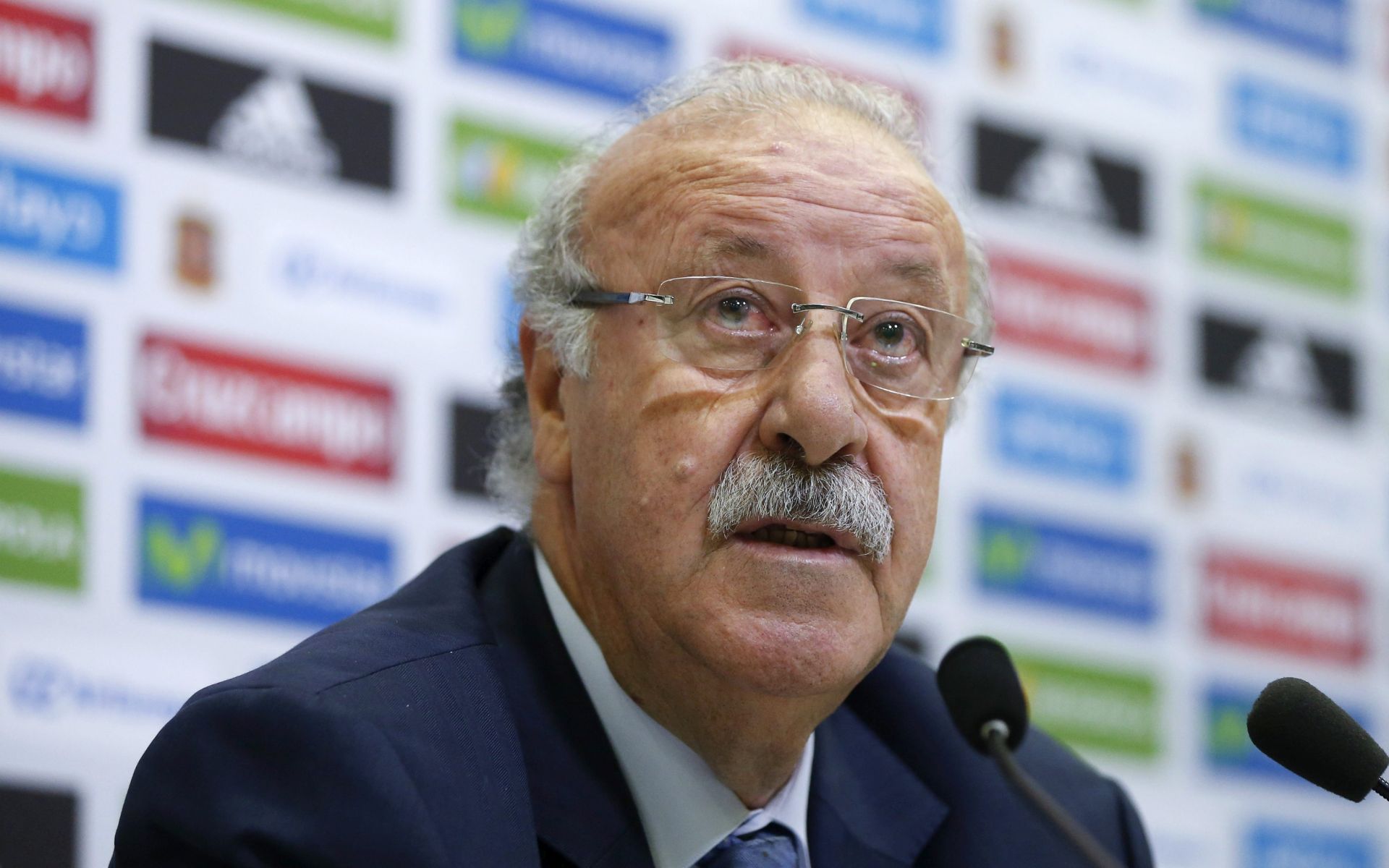epa05311805 Spain's head coach Vicente del Bosque holds a press conference to announce the squad for the UEFA Euro 2016, in Madrid, Spain, 17 May 2016. The 2016 UEFA European Championship will be held in France from 10 June to 10 July 2016.  EPA/JUAN CARLOS HIDALGO