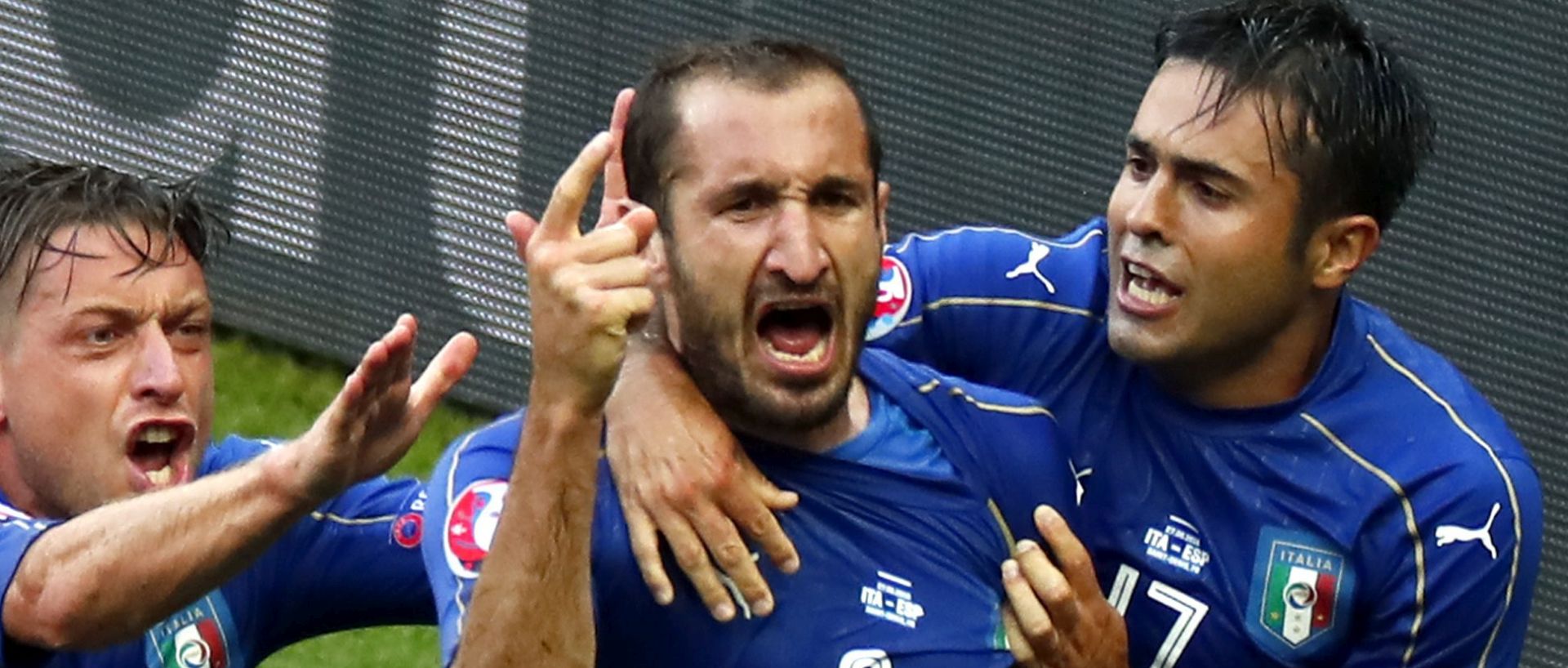 epa05394626 Giorgio Chiellini (C) of Italy celebrates with teammates Eder (R) and Emanuele Giaccherini after scoring the 1-0 goal during the UEFA EURO 2016 round of 16 match between Italy and Spain at Stade de France in St. Denis, France, 27 June 2016.


(RESTRICTIONS APPLY: For editorial news reporting purposes only. Not used for commercial or marketing purposes without prior written approval of UEFA. Images must appear as still images and must not emulate match action video footage. Photographs published in online publications (whether via the Internet or otherwise) shall have an interval of at least 20 seconds between the posting.)  EPA/IAN LANGSDON   EDITORIAL USE ONLY