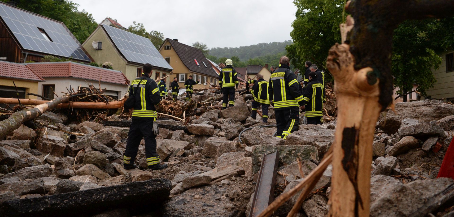 epa05337007 A general view shows rubble and debris on a road in Braunsbach, Germany, 30 May 2016. Two small streams burst their banks after heavy rain, flooding and damaging houses, roads and cars.  EPA/FRANZISKA KRAUFMANN