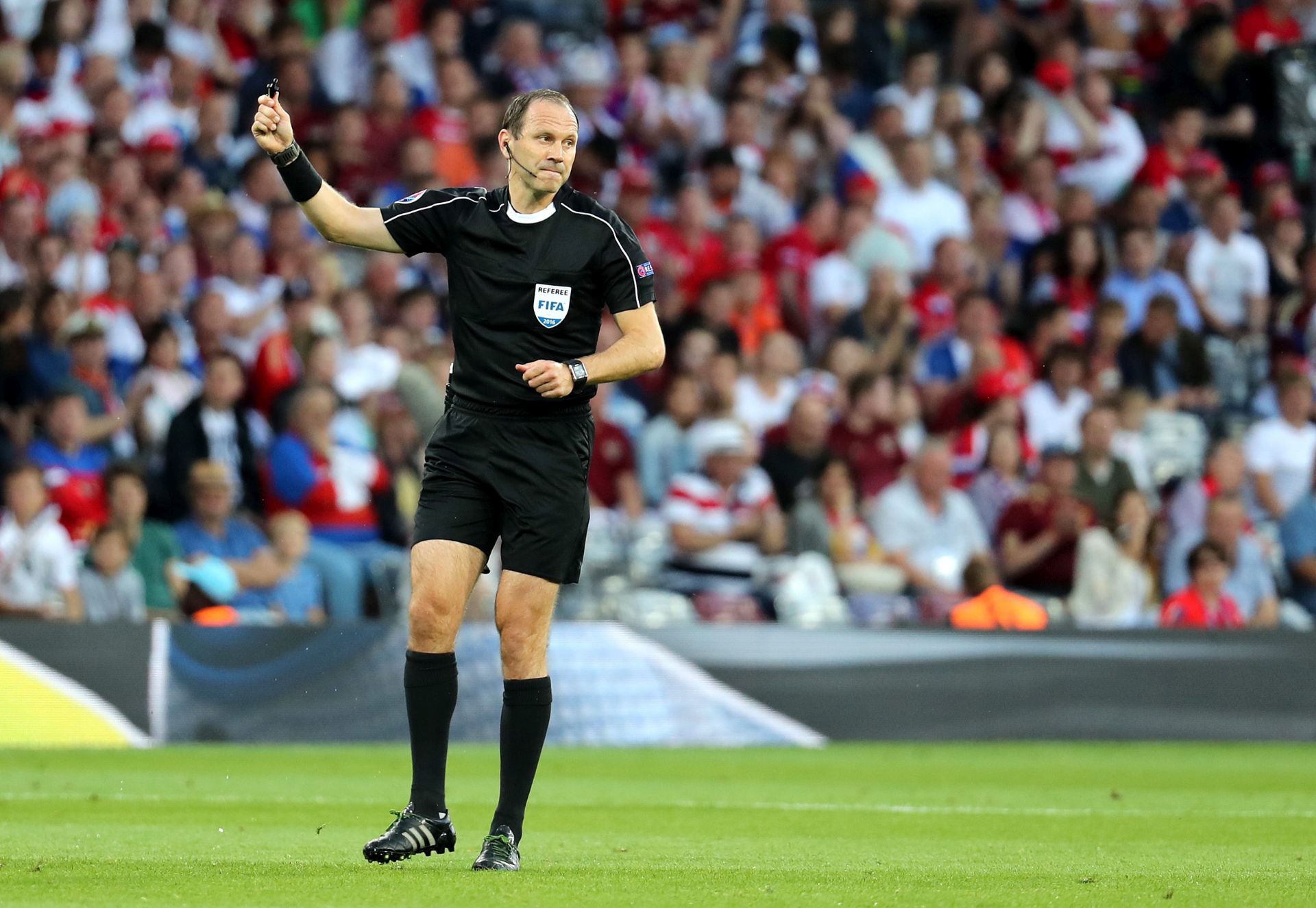 epa05380391 Swedish referee Jonas Eriksson gestures during the UEFA EURO 2016 group B preliminary round match between Russia and Wales at Stade Municipal in Toulouse, France, 20 June 2016.

(RESTRICTIONS APPLY: For editorial news reporting purposes only. Not used for commercial or marketing purposes without prior written approval of UEFA. Images must appear as still images and must not emulate match action video footage. Photographs published in online publications (whether via the Internet or otherwise) shall have an interval of at least 20 seconds between the posting.)  EPA/KHALED ELFIQI   EDITORIAL USE ONLY