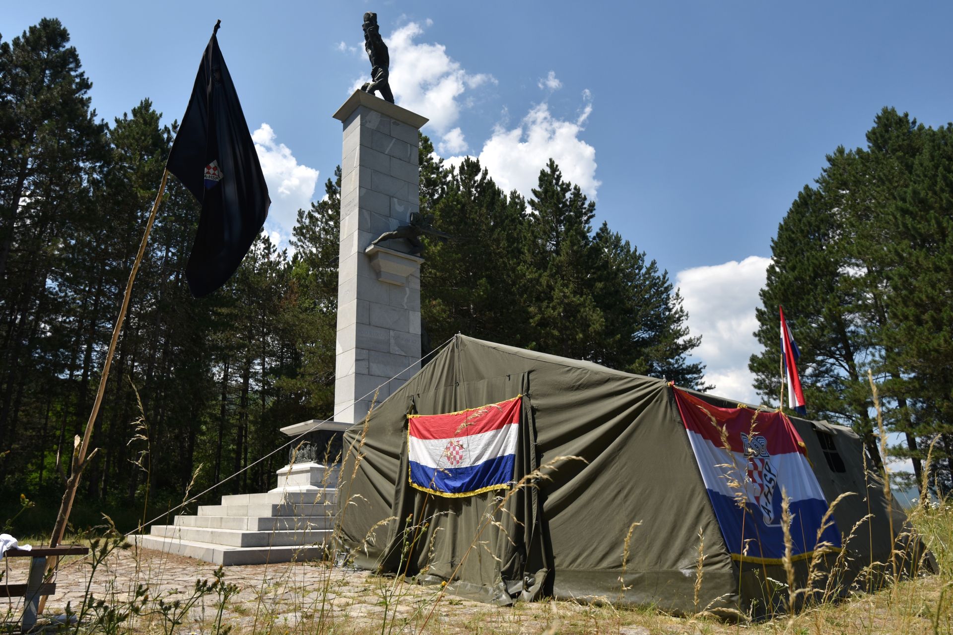 A-HSP do sutra mora ukloniti šator u Donjem Srbu