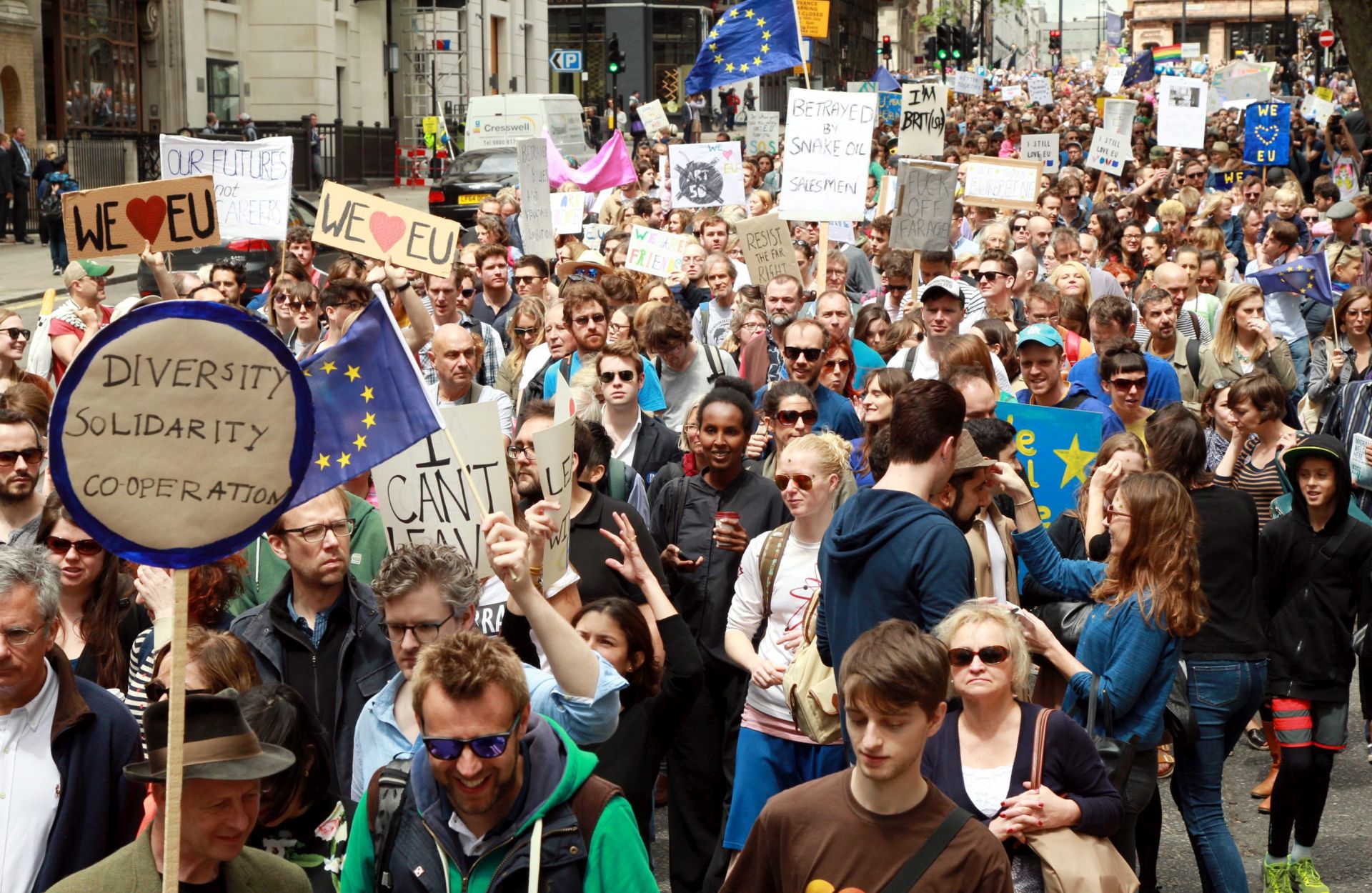 epa05403304 People take part in A March for Europe from Park Lane to Parliament Square in Westminster, central London, Britain, 02 July 2016. Thousands of people wishing Britain to remain a member of the EU have joined the 'March for Europe' rally, which was organised on social media.  EPA/SEAN DEMPSEY